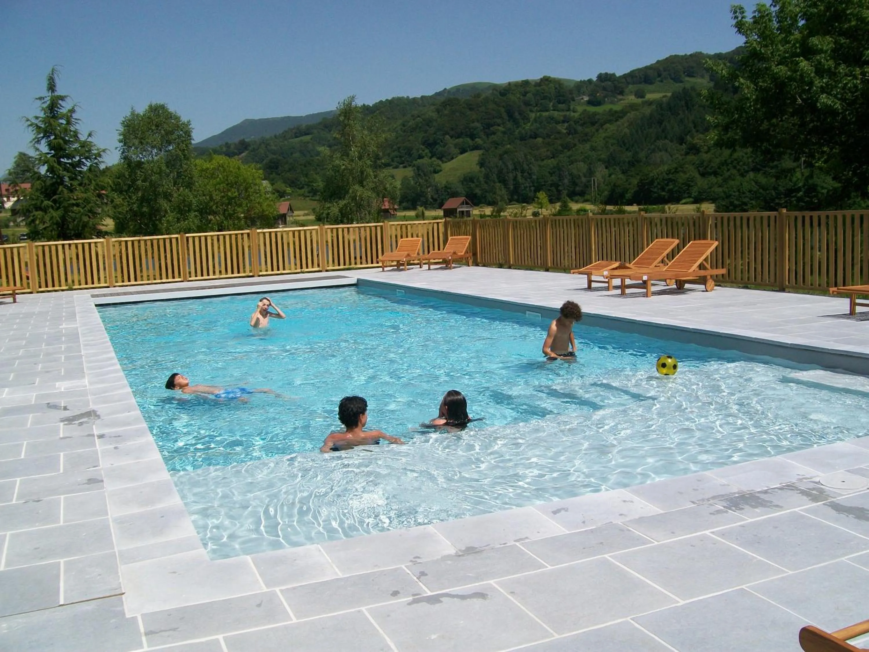 Swimming pool in Lac des Graves