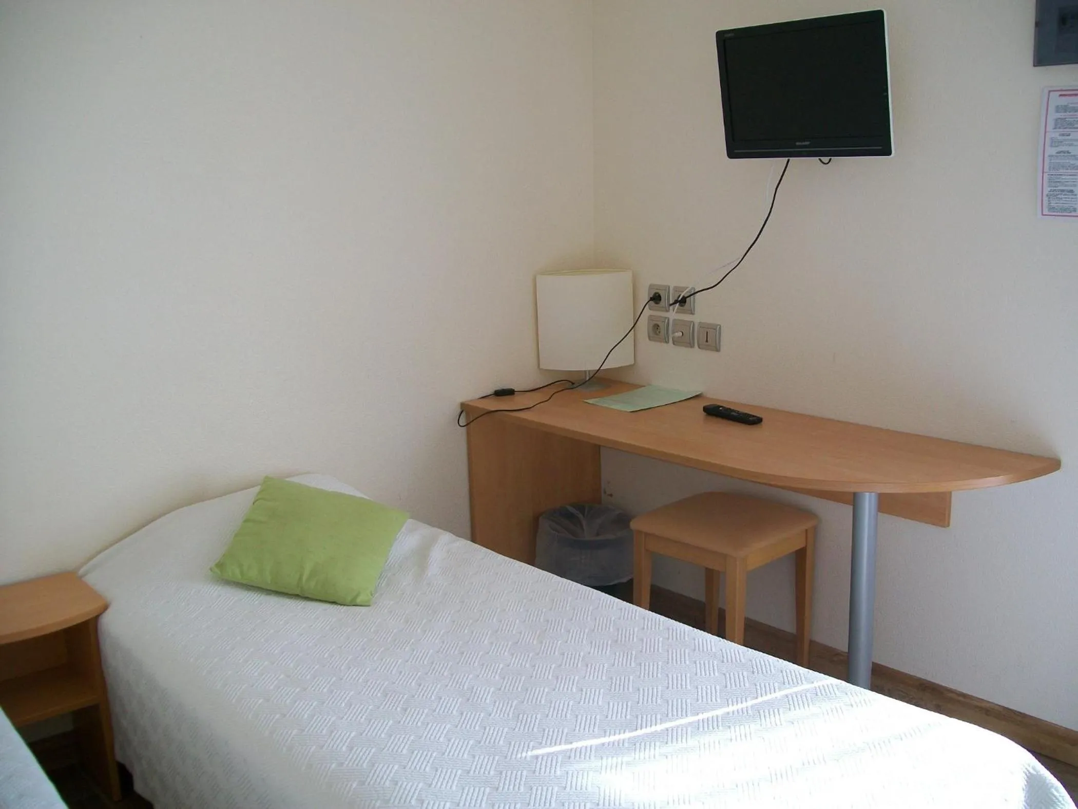 Photo of the whole room, Bed in Lac des Graves