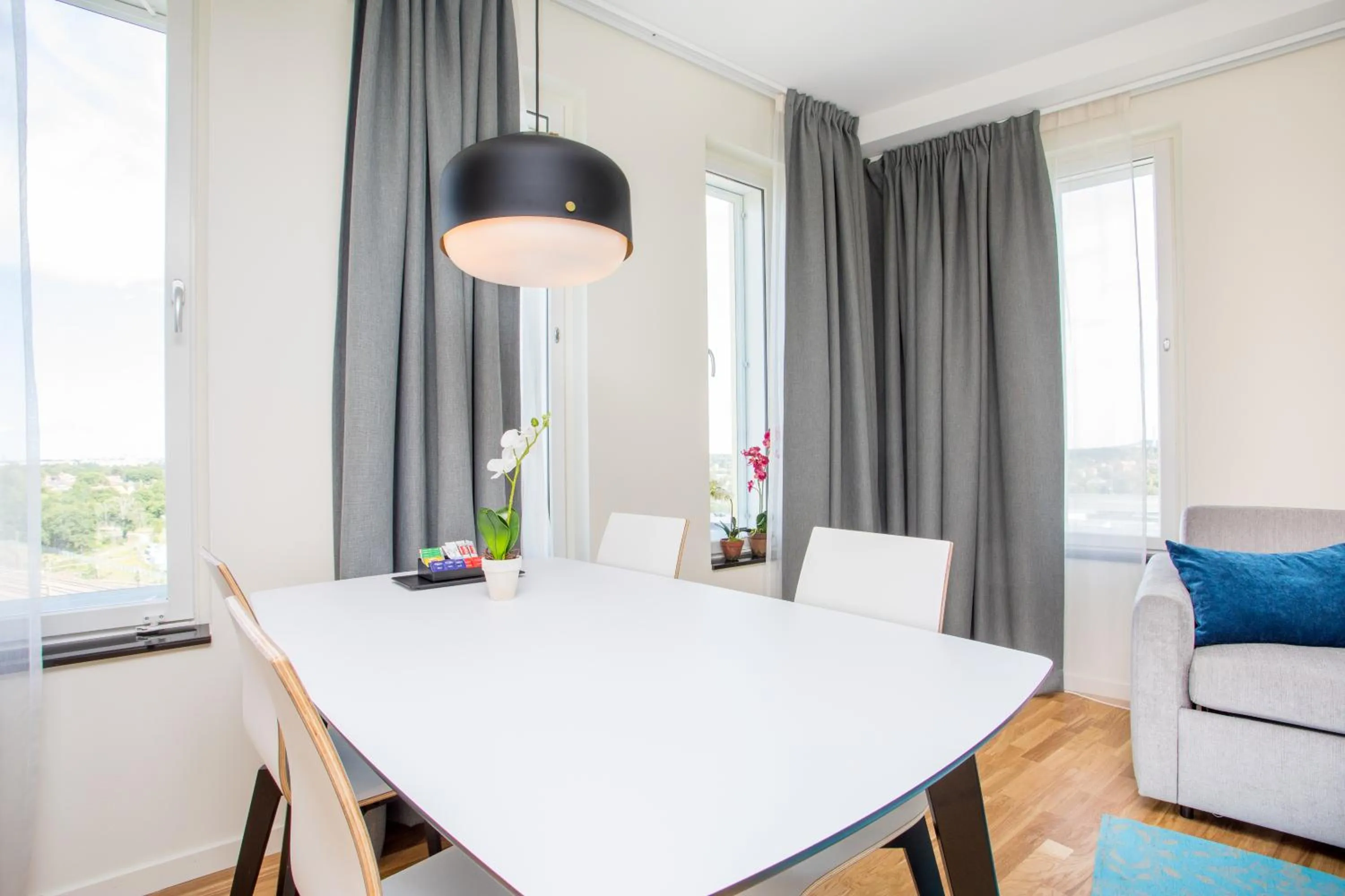 Dining area in ApartDirect Älvsjö