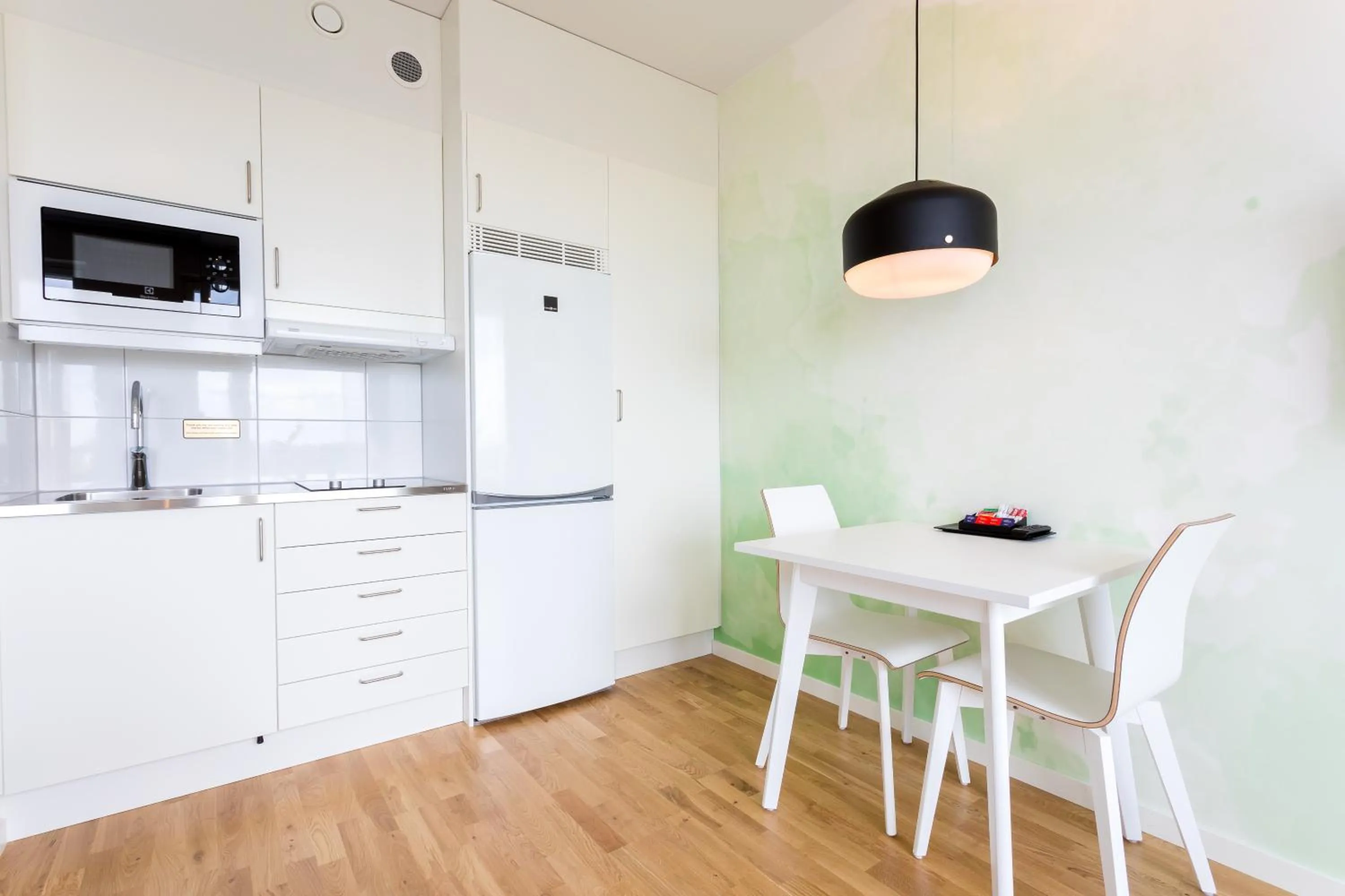 Kitchen or kitchenette in ApartDirect Älvsjö