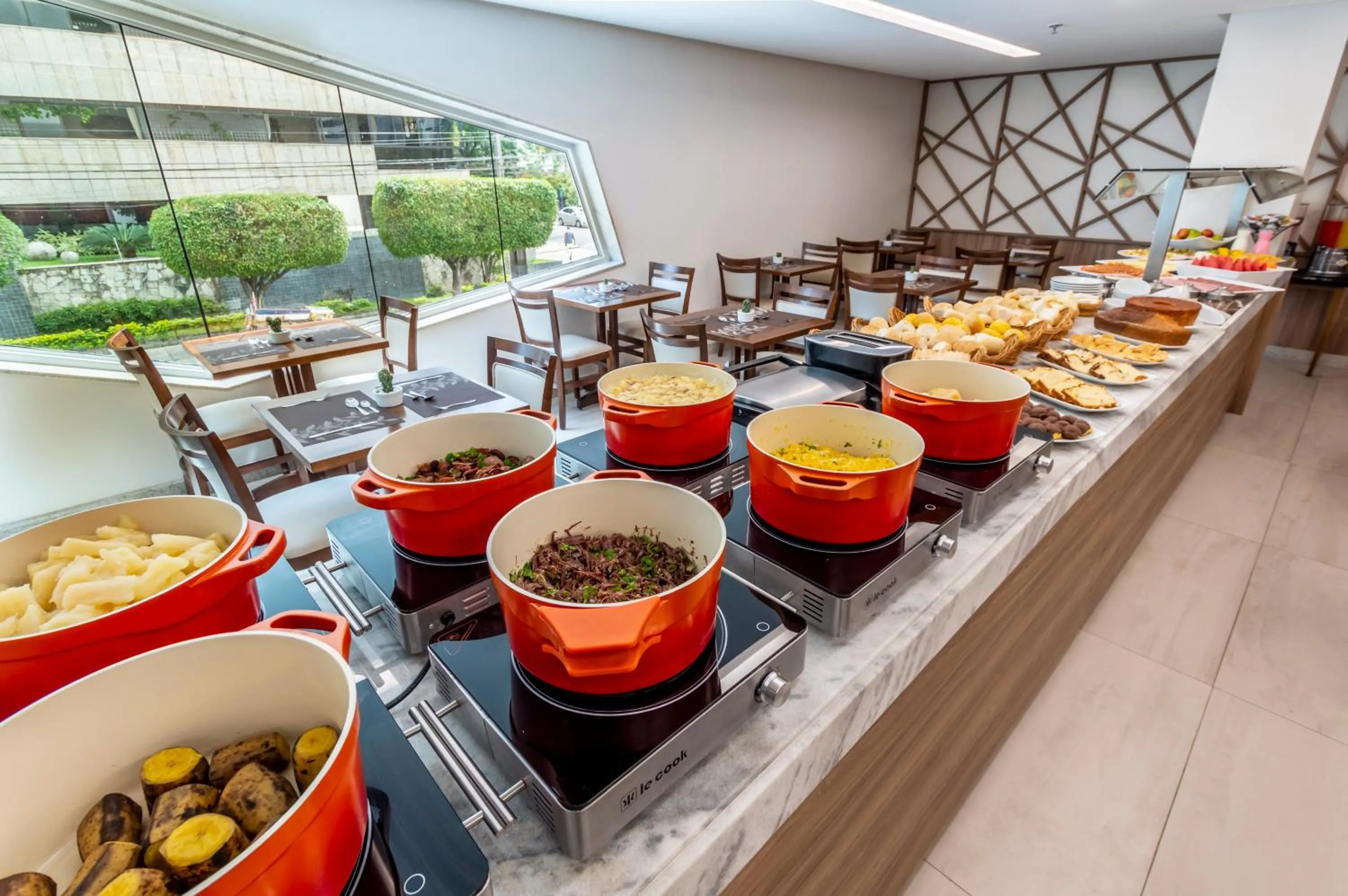 Buffet breakfast in Intercity Maceio