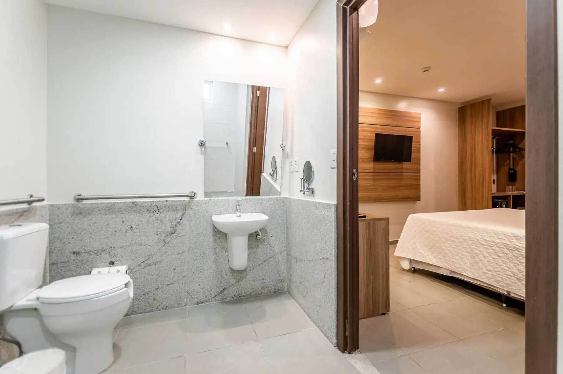 Bathroom in Intercity Maceio Bathroom in Intercity Maceio