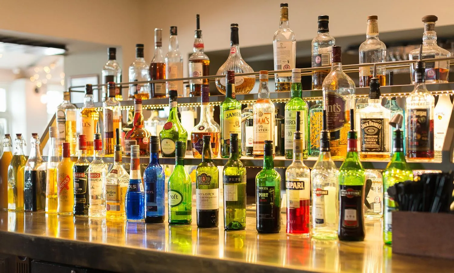 Lounge or bar in The Alma Inn