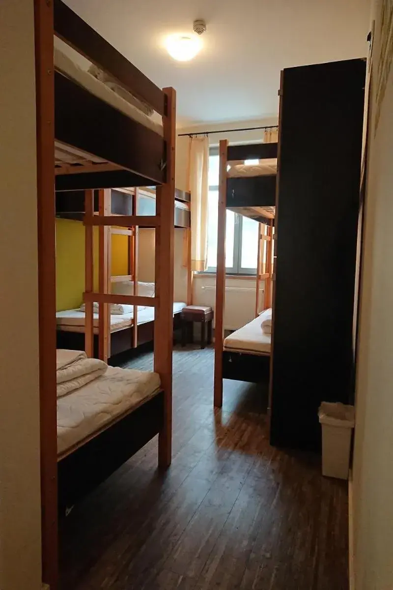 Bed in 6-Bed Dormitory Room in Backpackers St. Pauli Bed in 6-Bed Dormitory Room in Backpackers St. Pauli