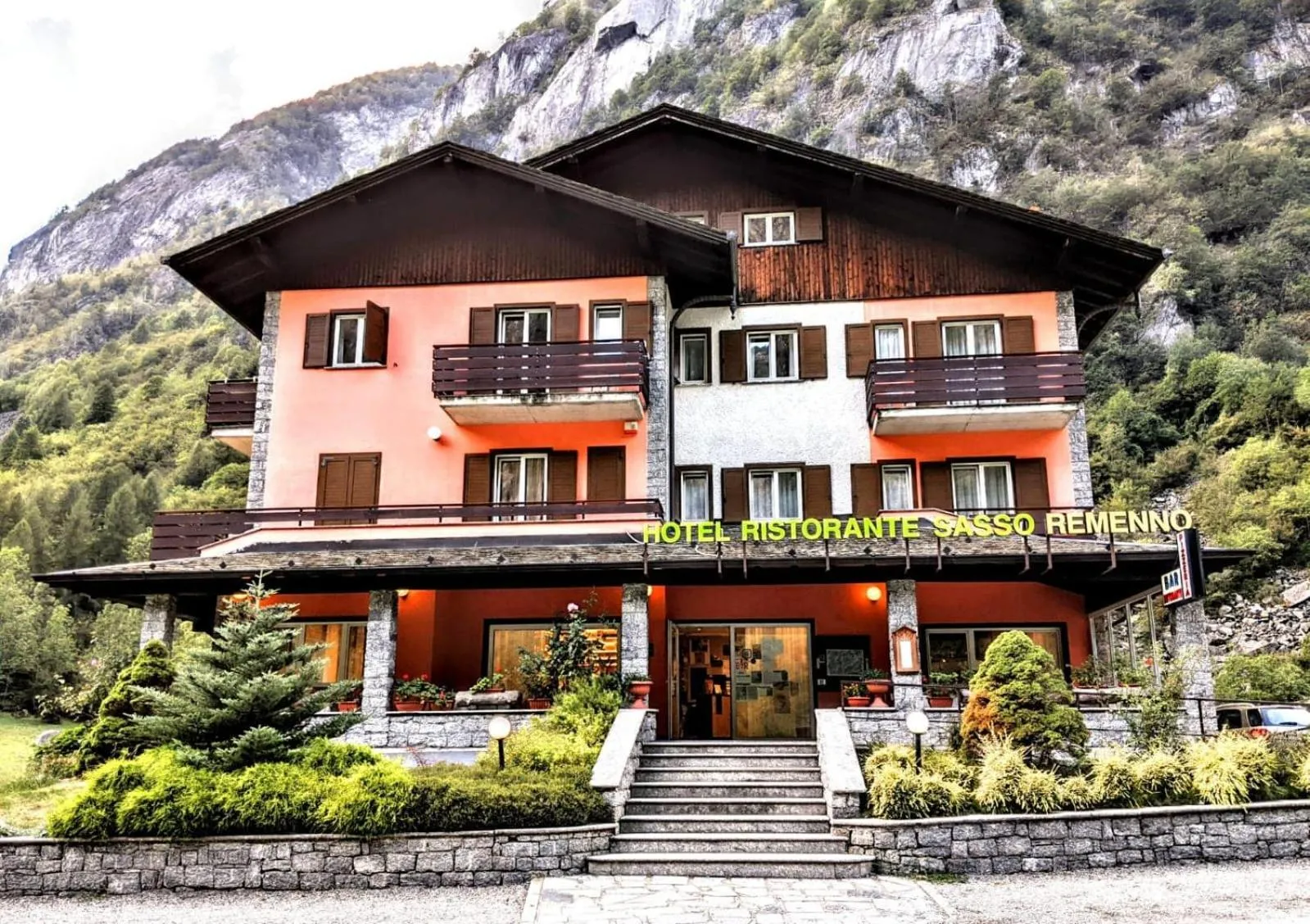 Hotel Ristorante Sasso Remenno