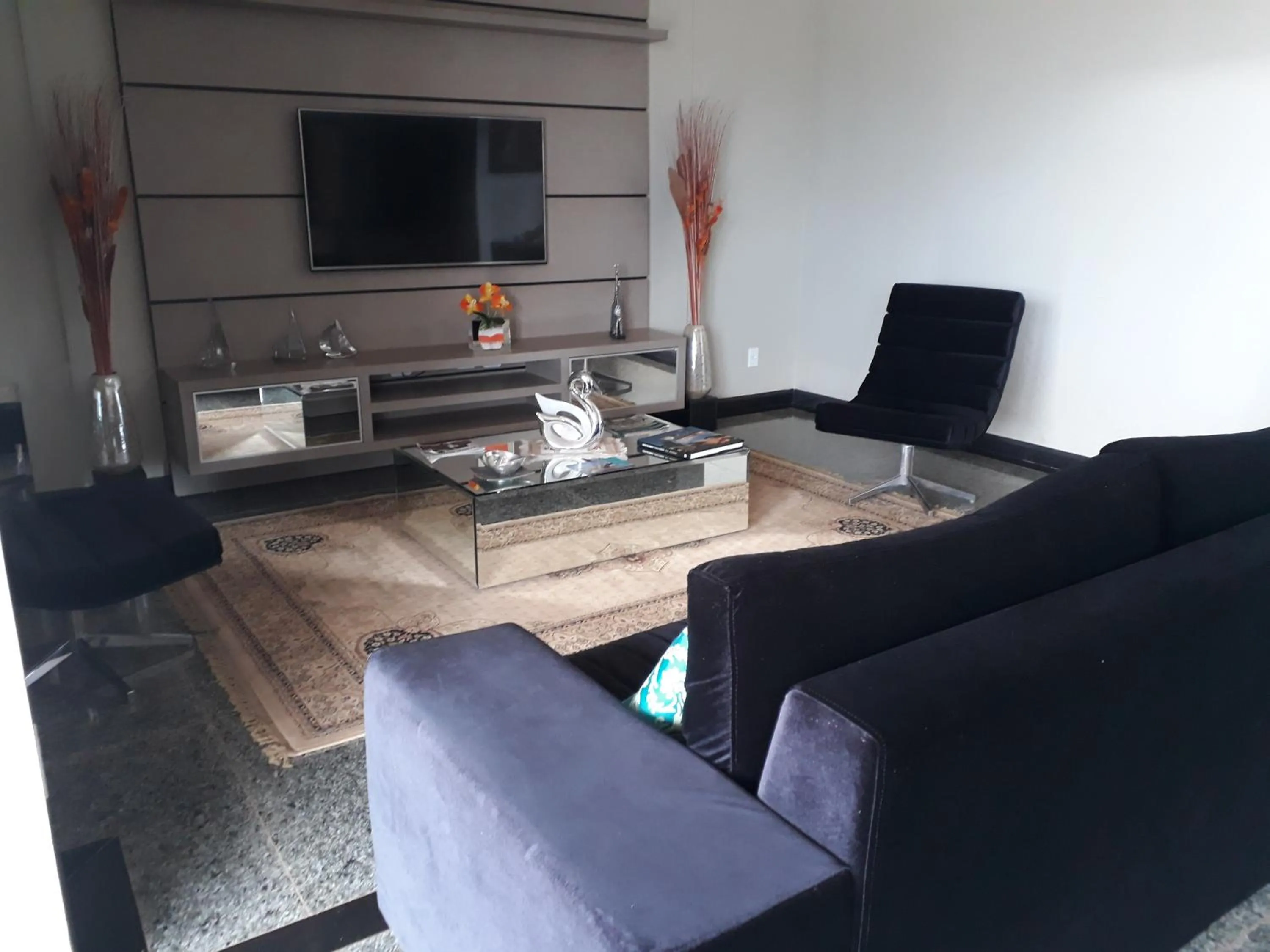 Communal lounge/ TV room in Pak Suítes Hotel