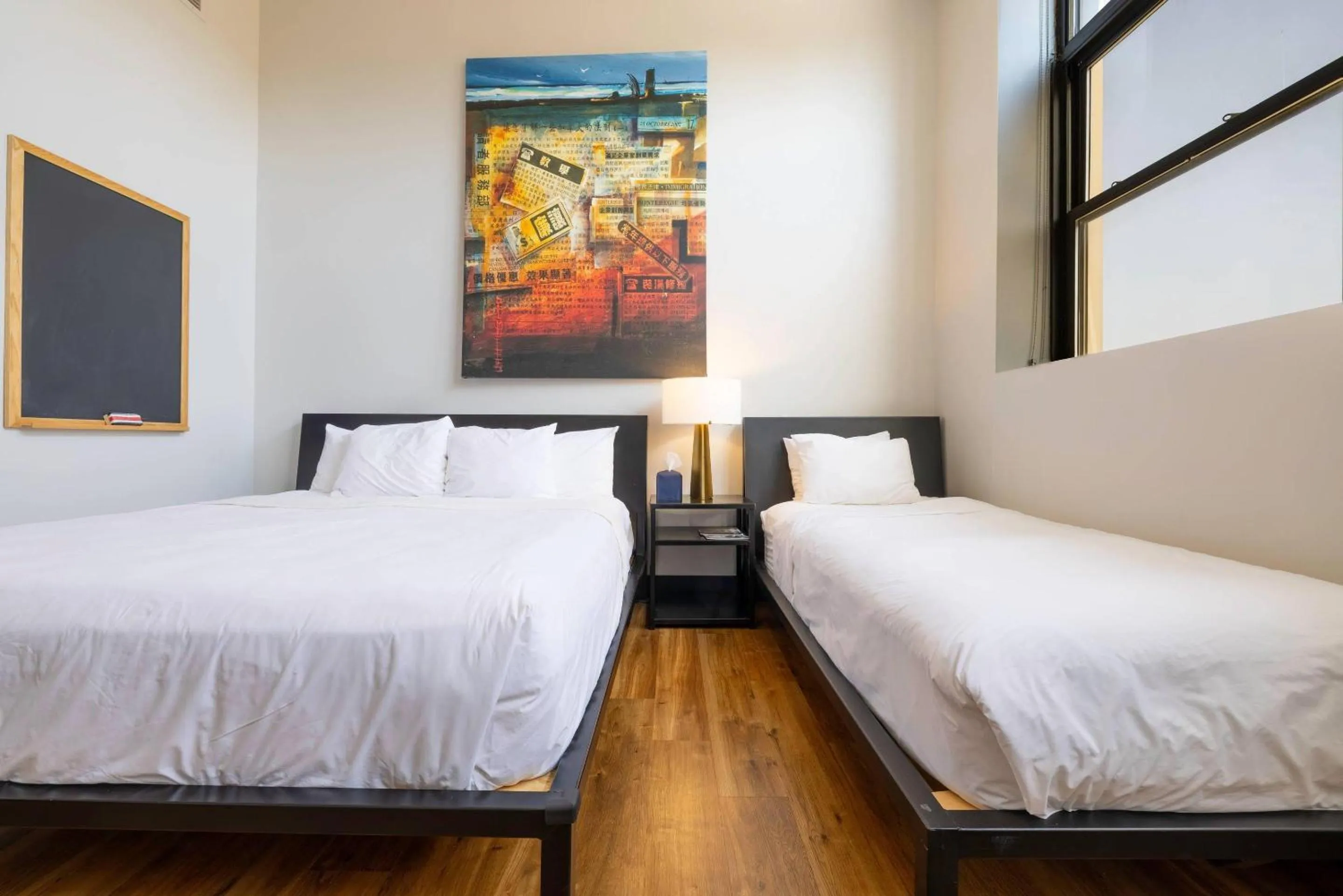 Bedroom, Bed in Hotel Grinnell, Ascend Hotel Collection