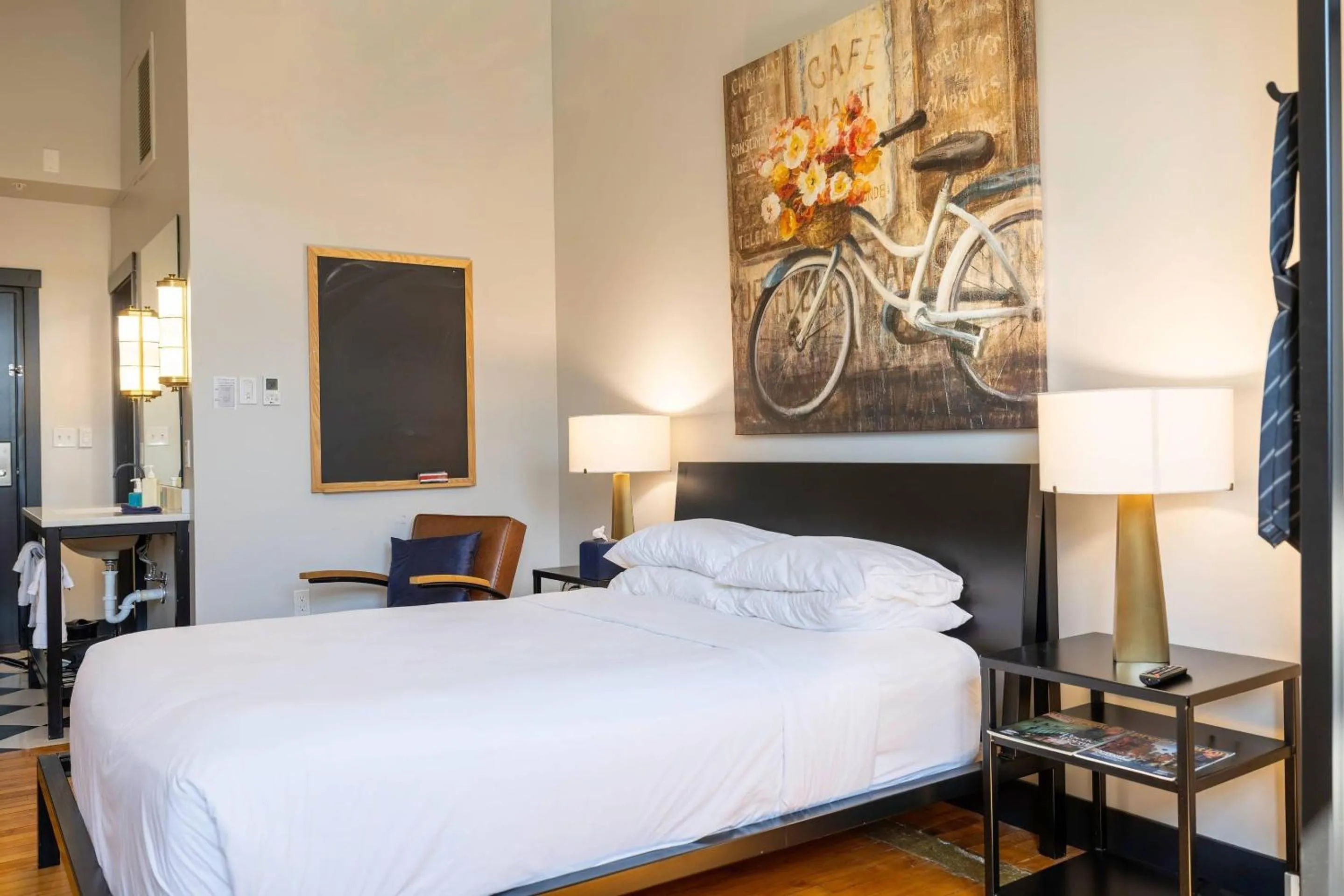 Bedroom, Bed in Hotel Grinnell, Ascend Hotel Collection