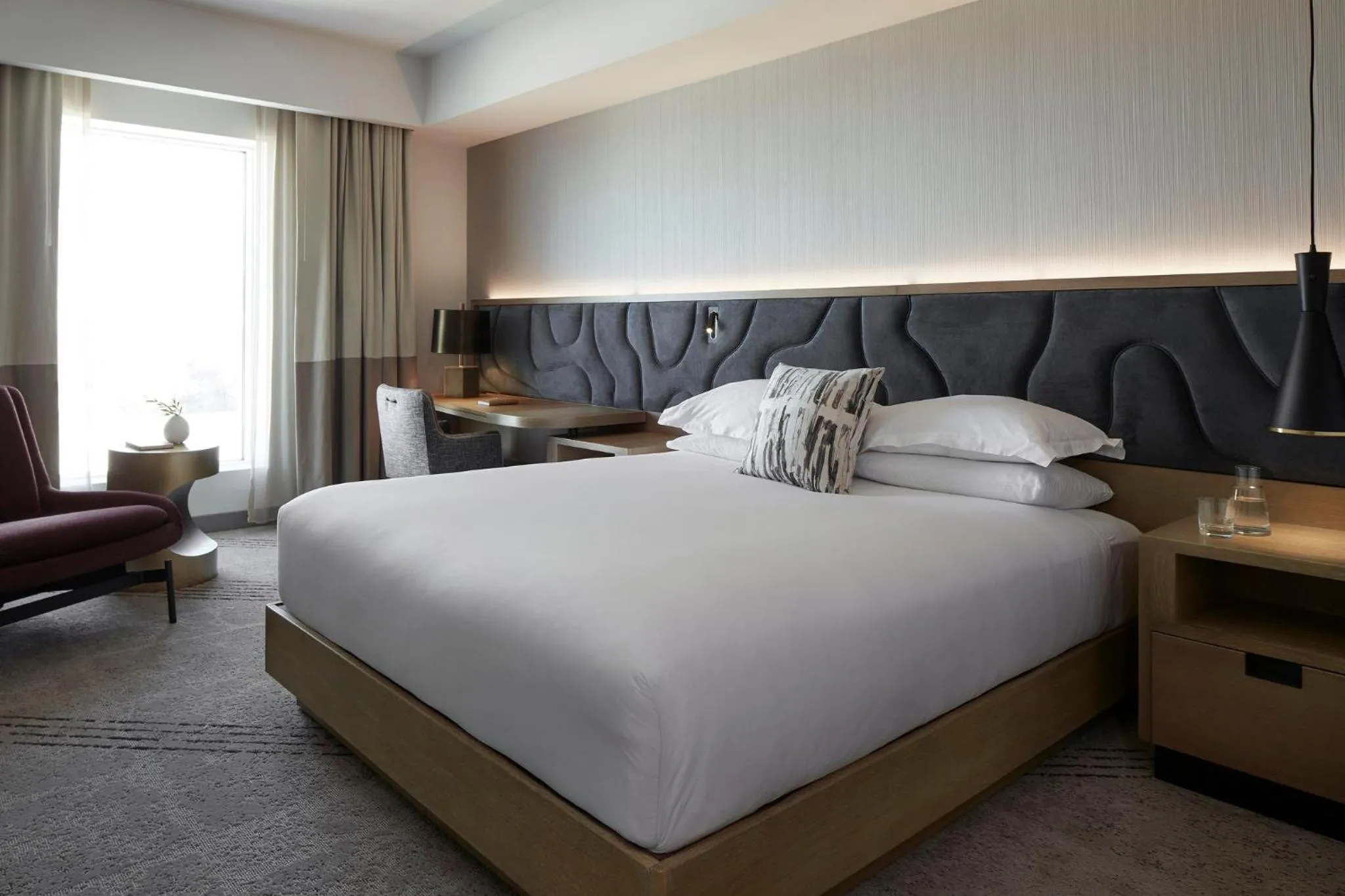 Photo of the whole room, Bed in Kimpton Sawyer Hotel by IHG