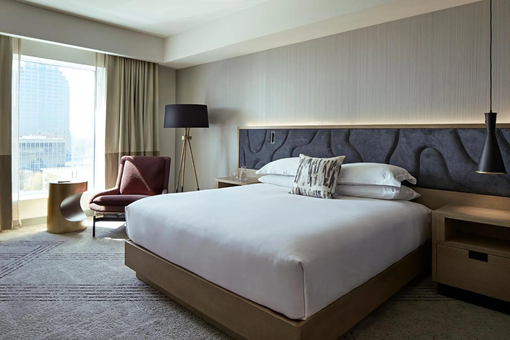 Photo of the whole room, Bed in Kimpton Sawyer Hotel by IHG