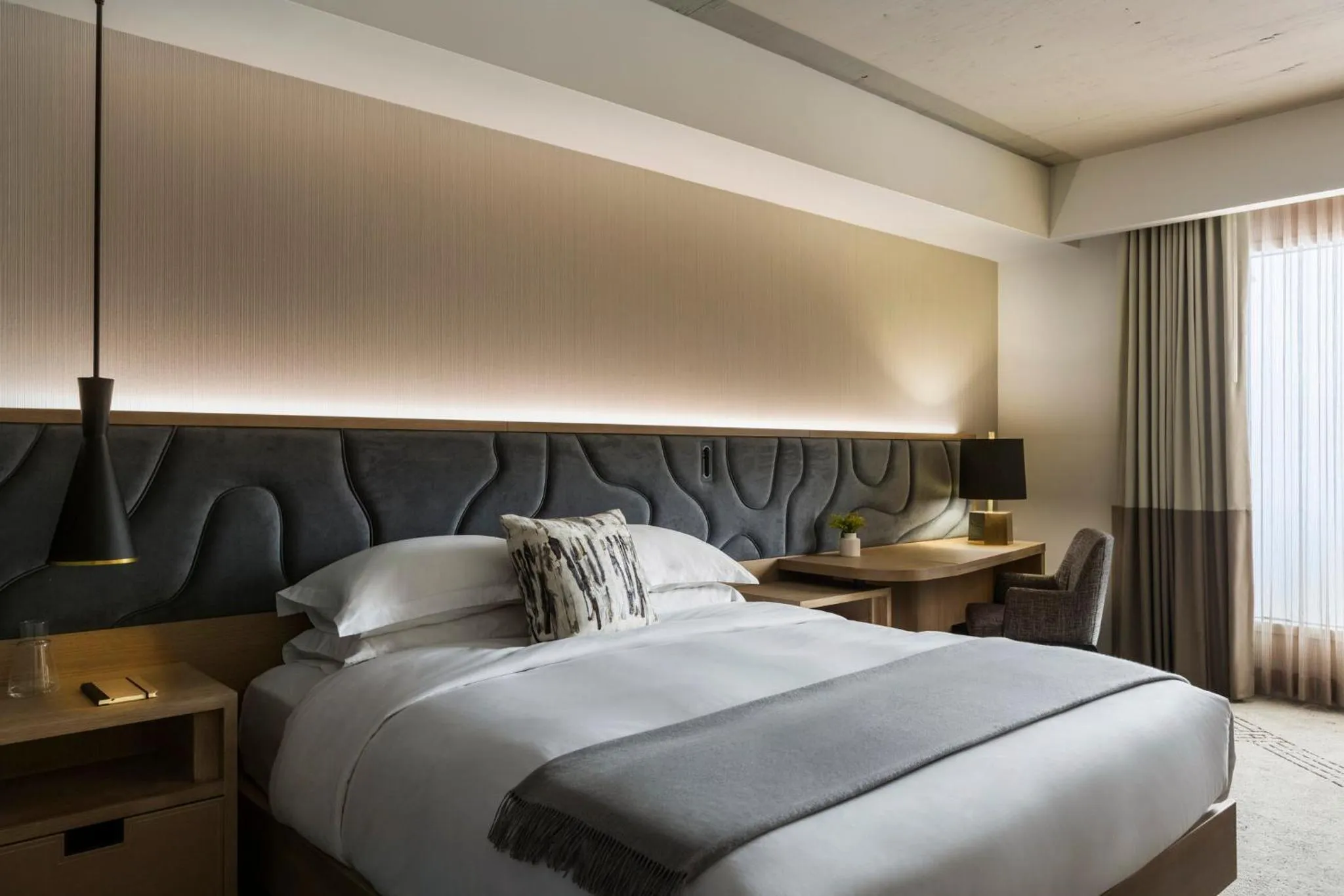 Photo of the whole room, Bed in Kimpton Sawyer Hotel by IHG