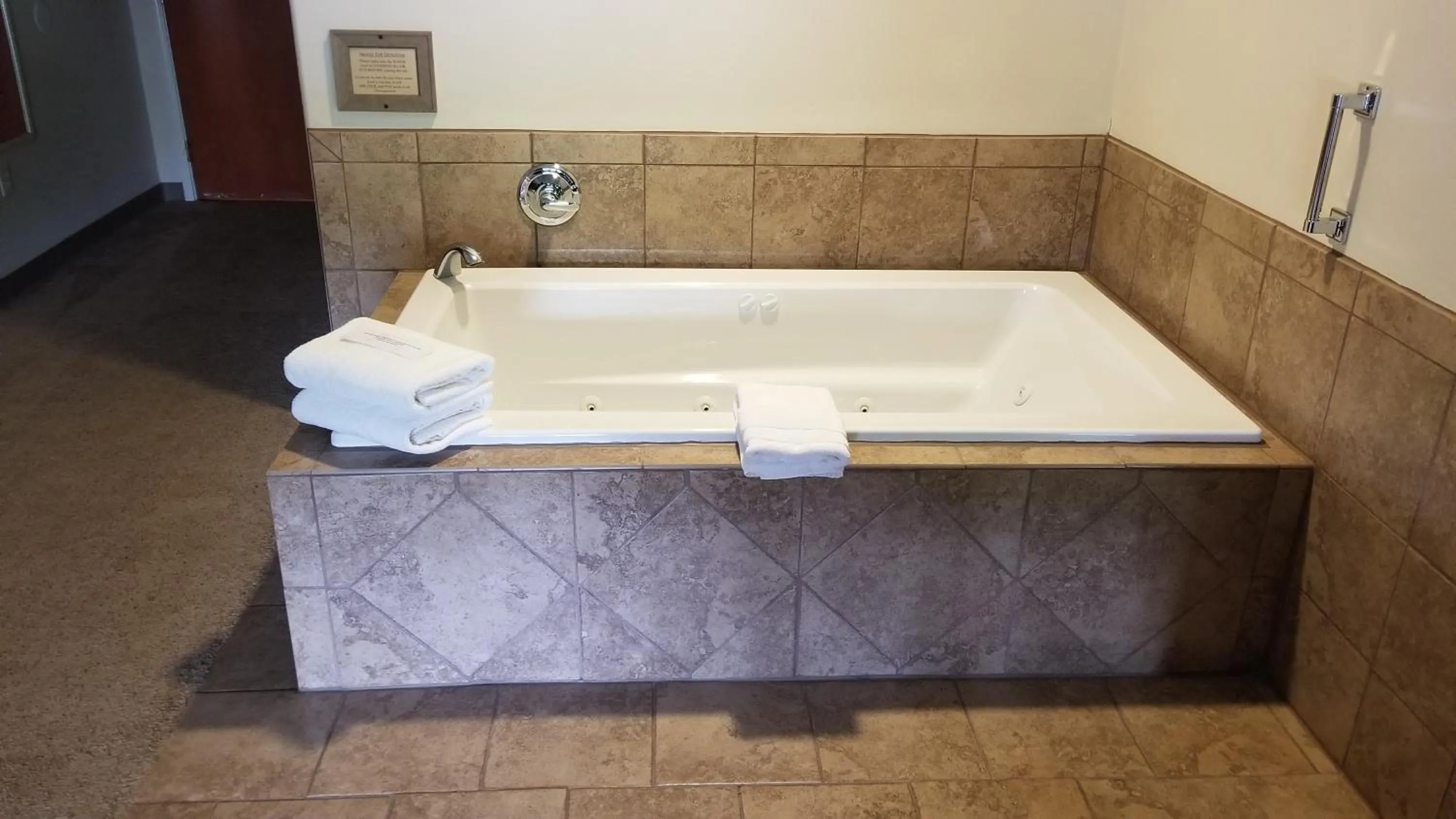 Grand View Inn & Suites