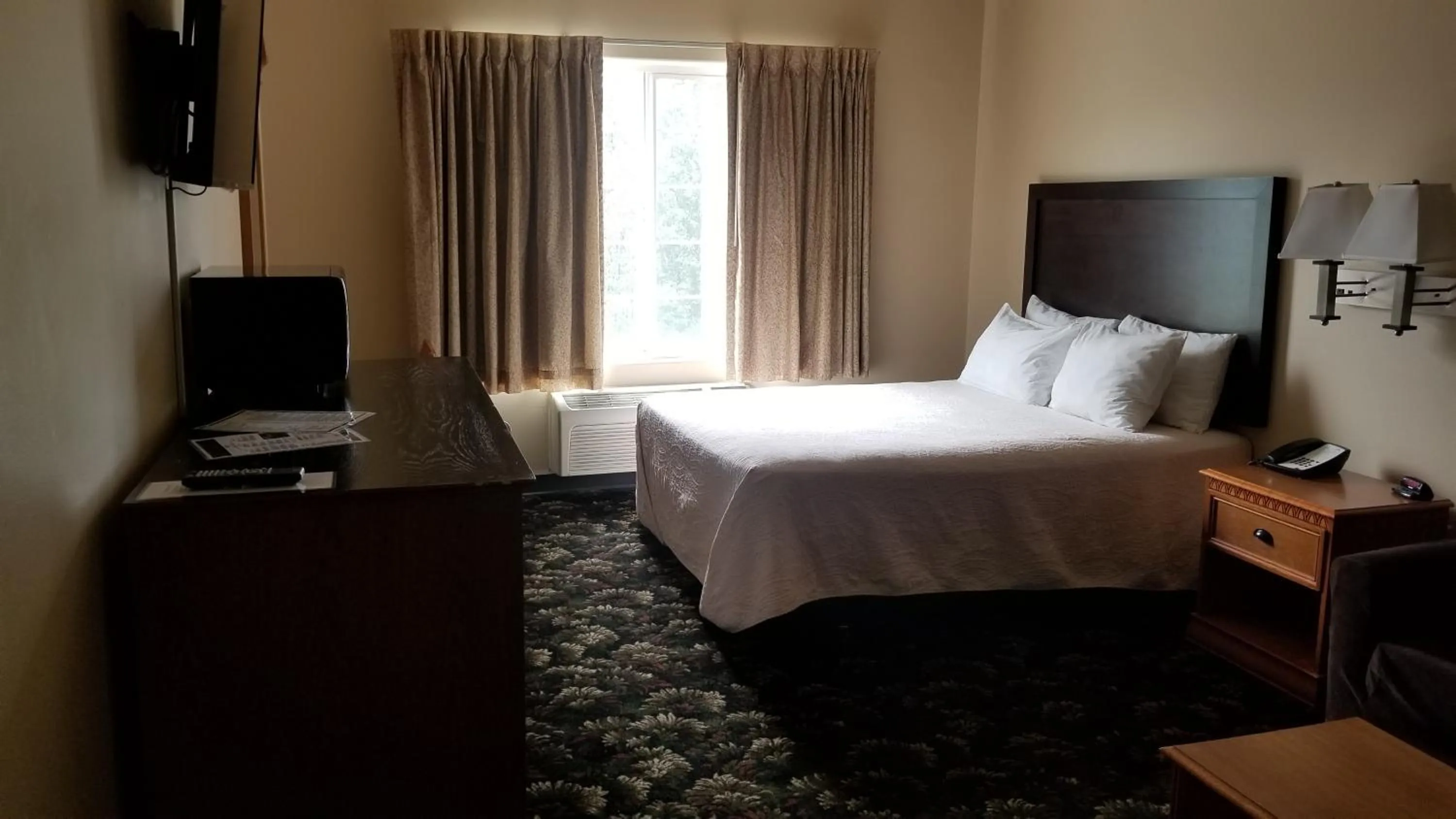Grand View Inn & Suites
