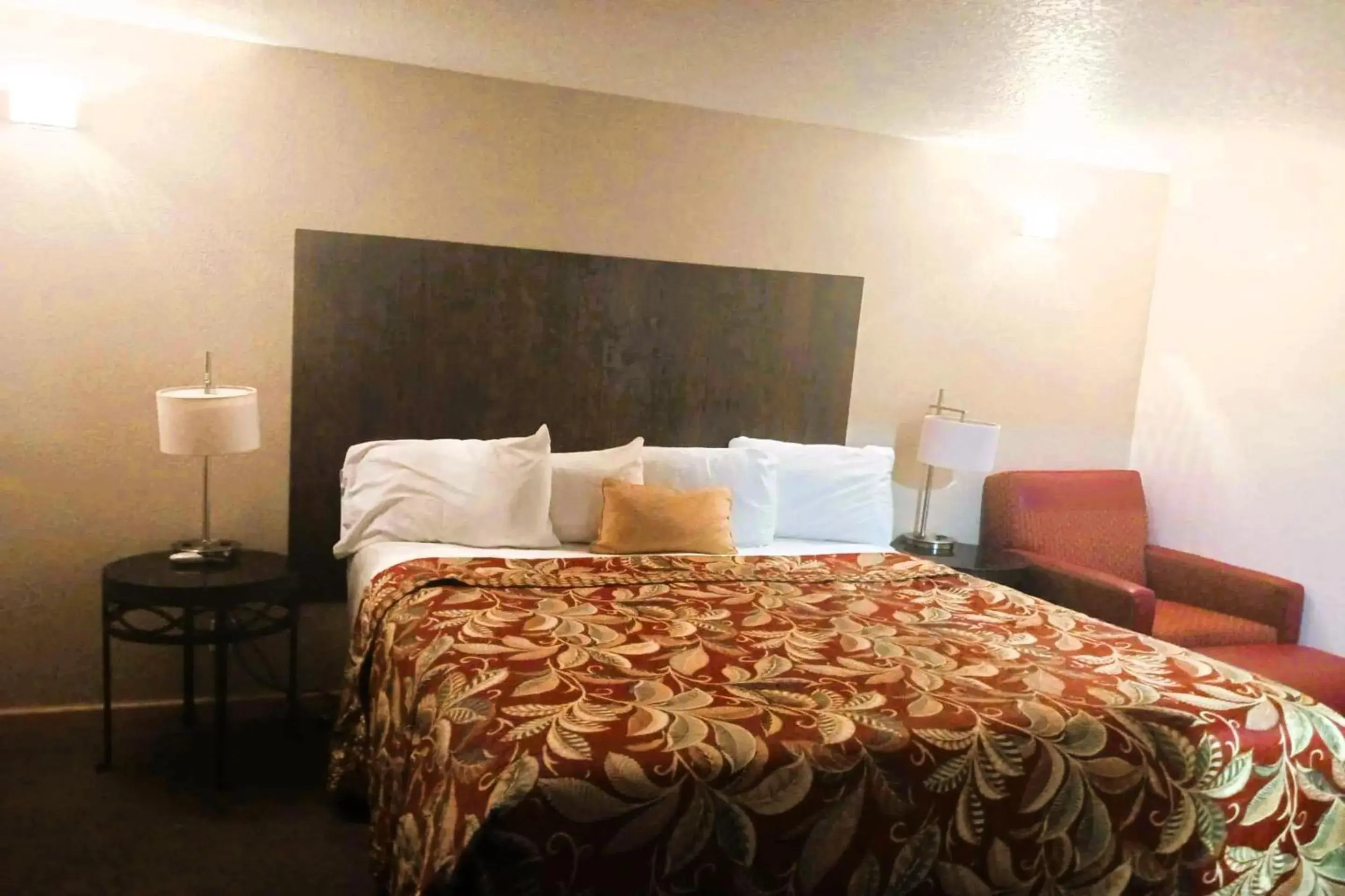 King Bed in HomeTown Inn By OYO Lakin, KS King Bed in HomeTown Inn By OYO Lakin, KS