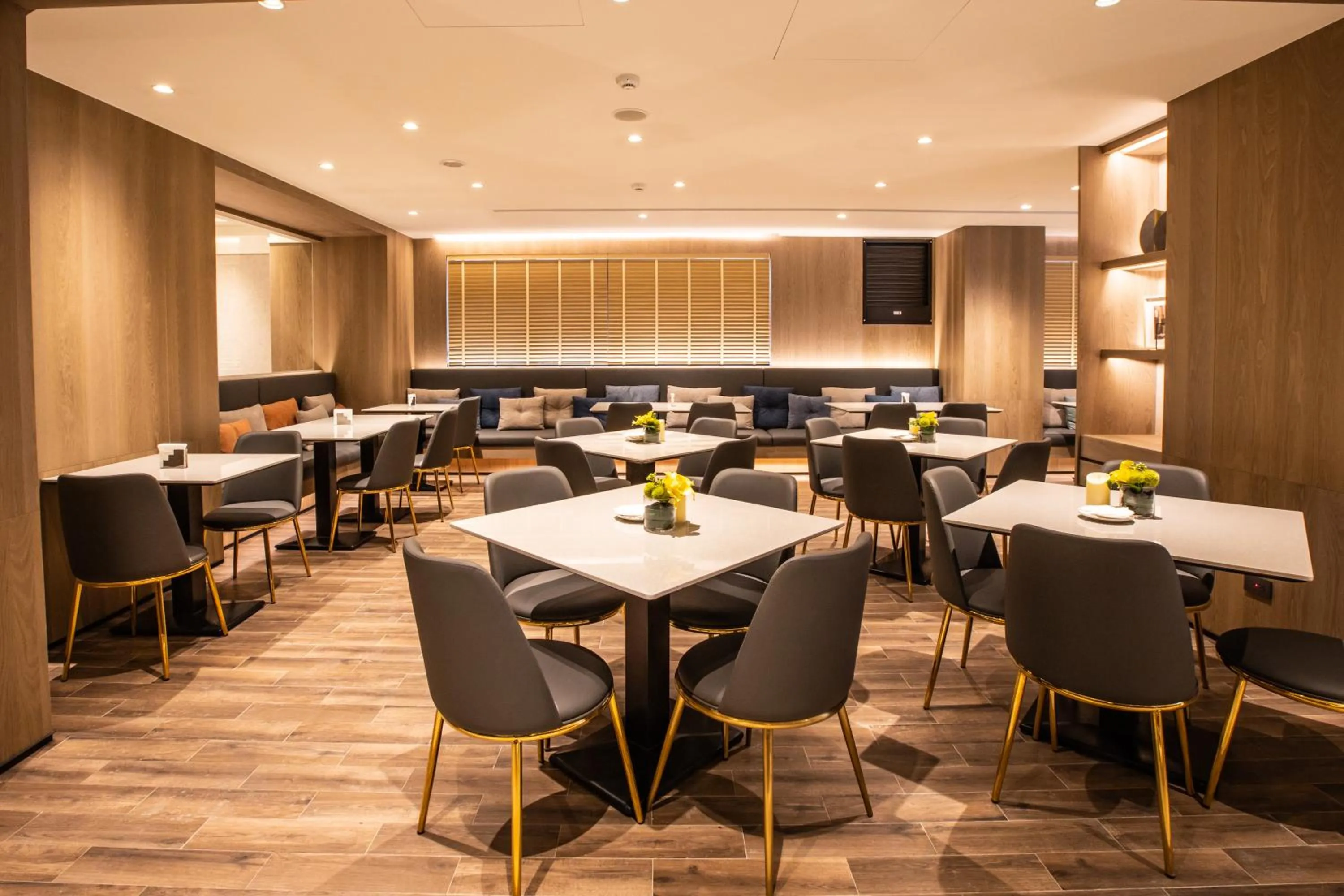 Restaurant/places to eat in Mega Hotel