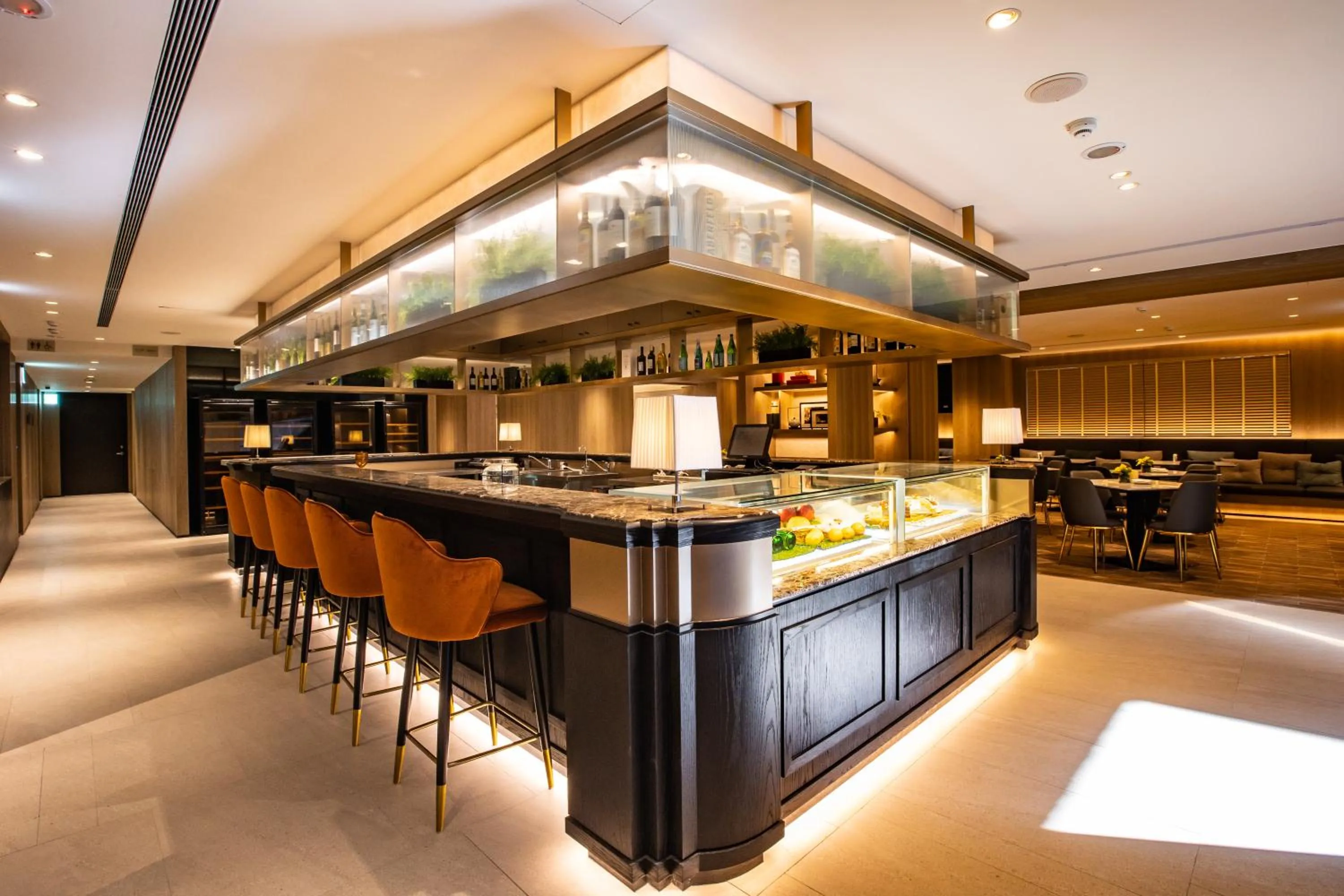 Restaurant/places to eat in Mega Hotel