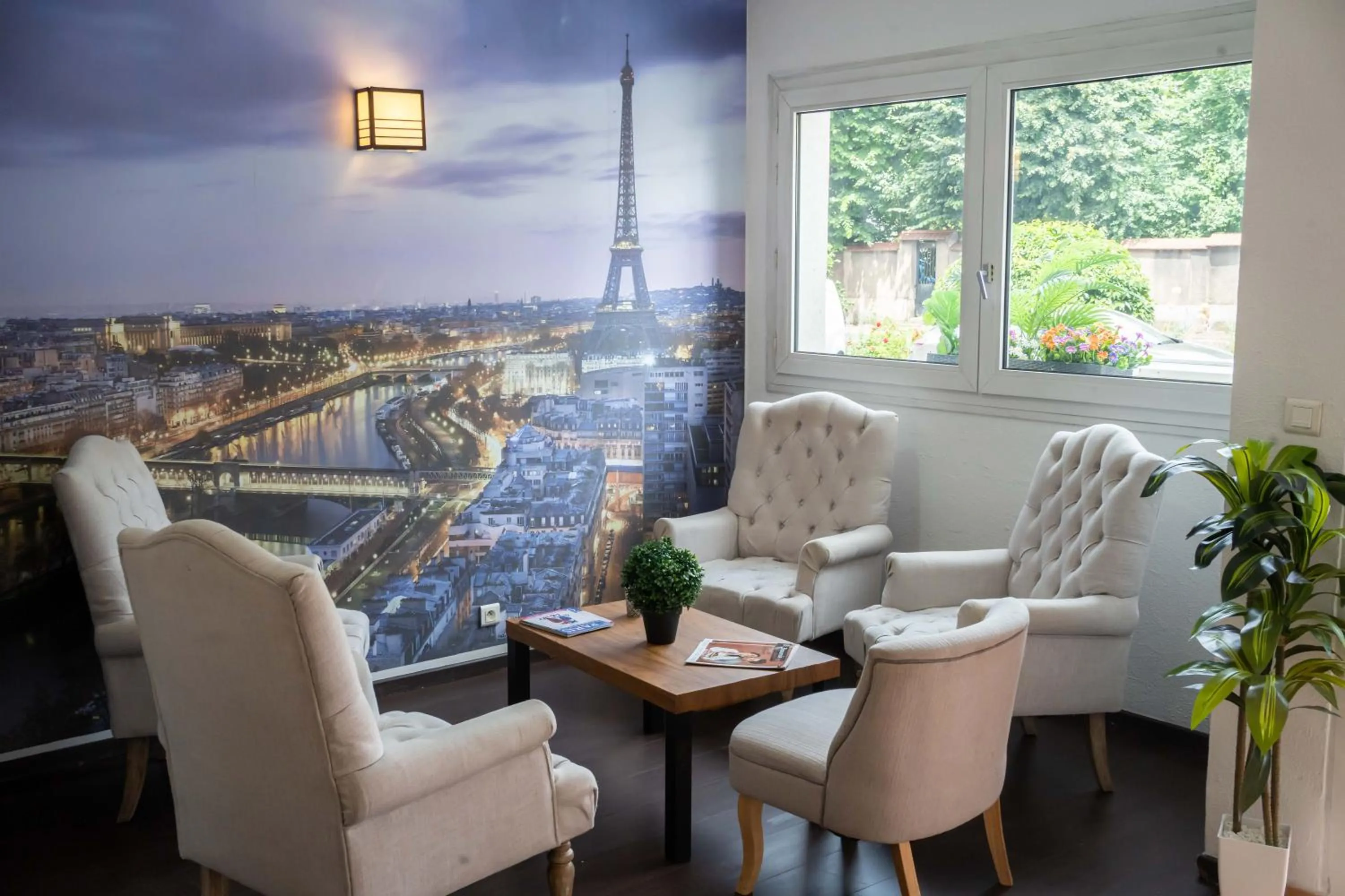 Living room in HOTEL l'EAUBONNE