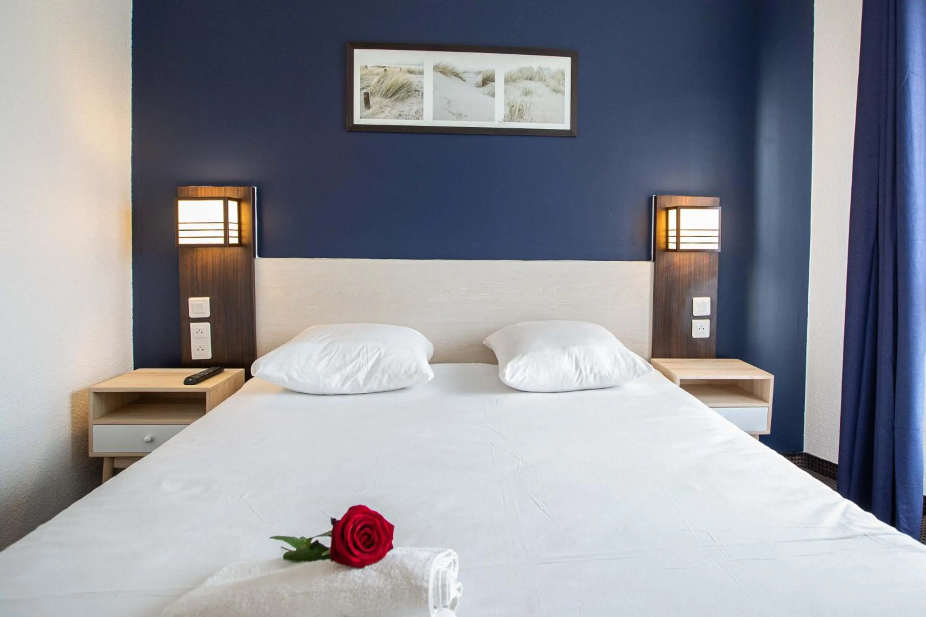 Photo of the whole room, Bed in HOTEL l'EAUBONNE