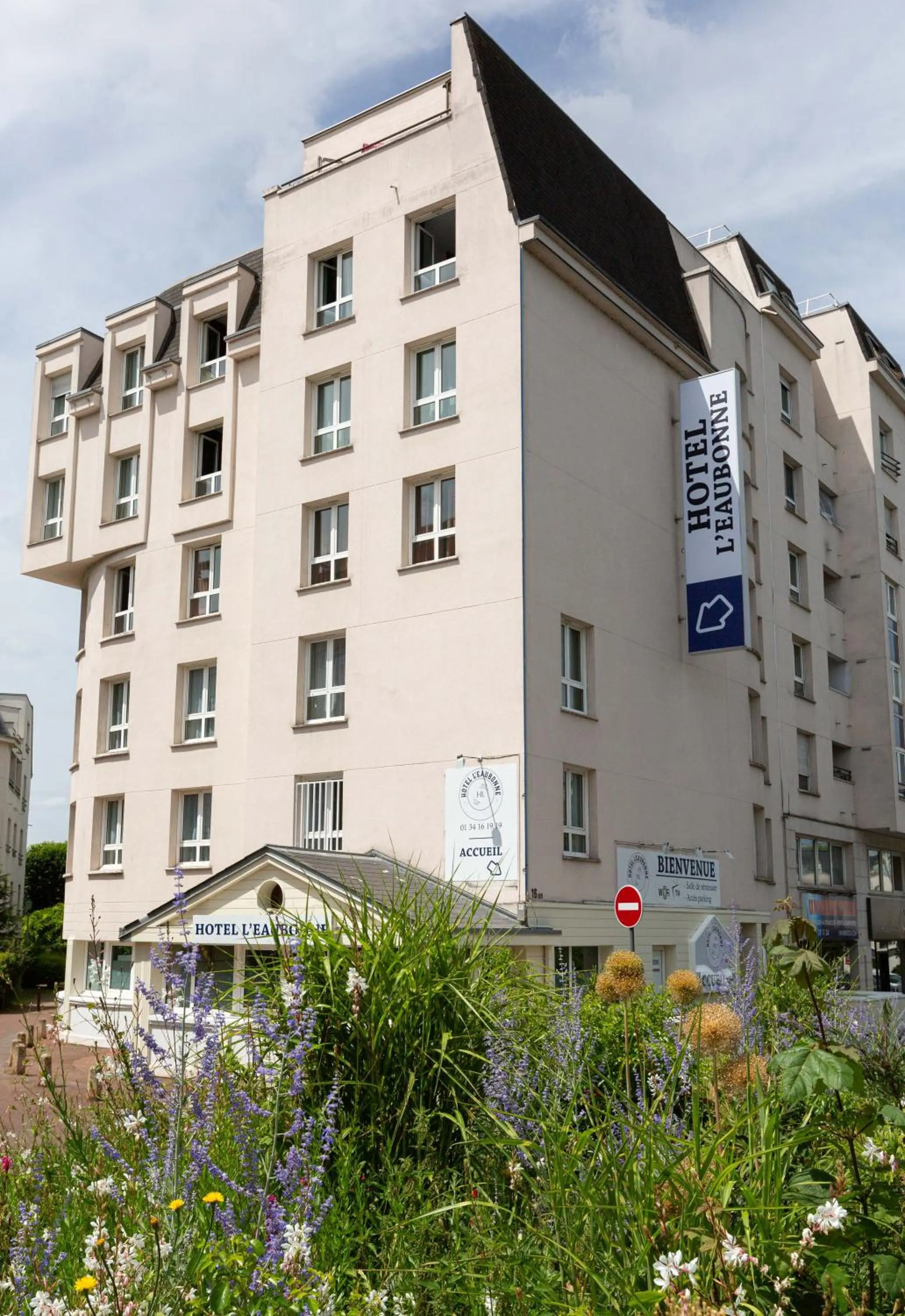 Property building in HOTEL l'EAUBONNE