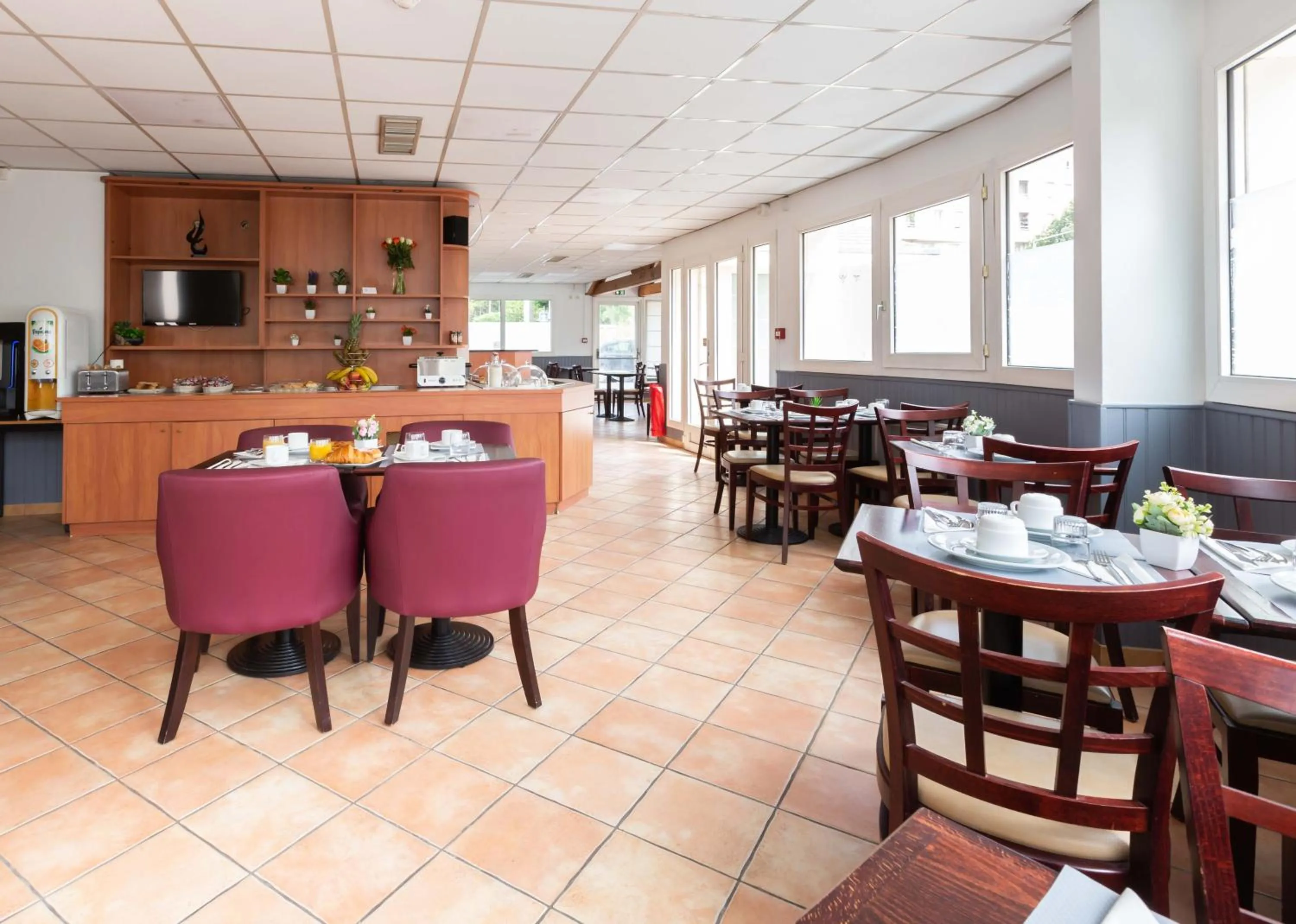 Restaurant/places to eat in HOTEL l'EAUBONNE