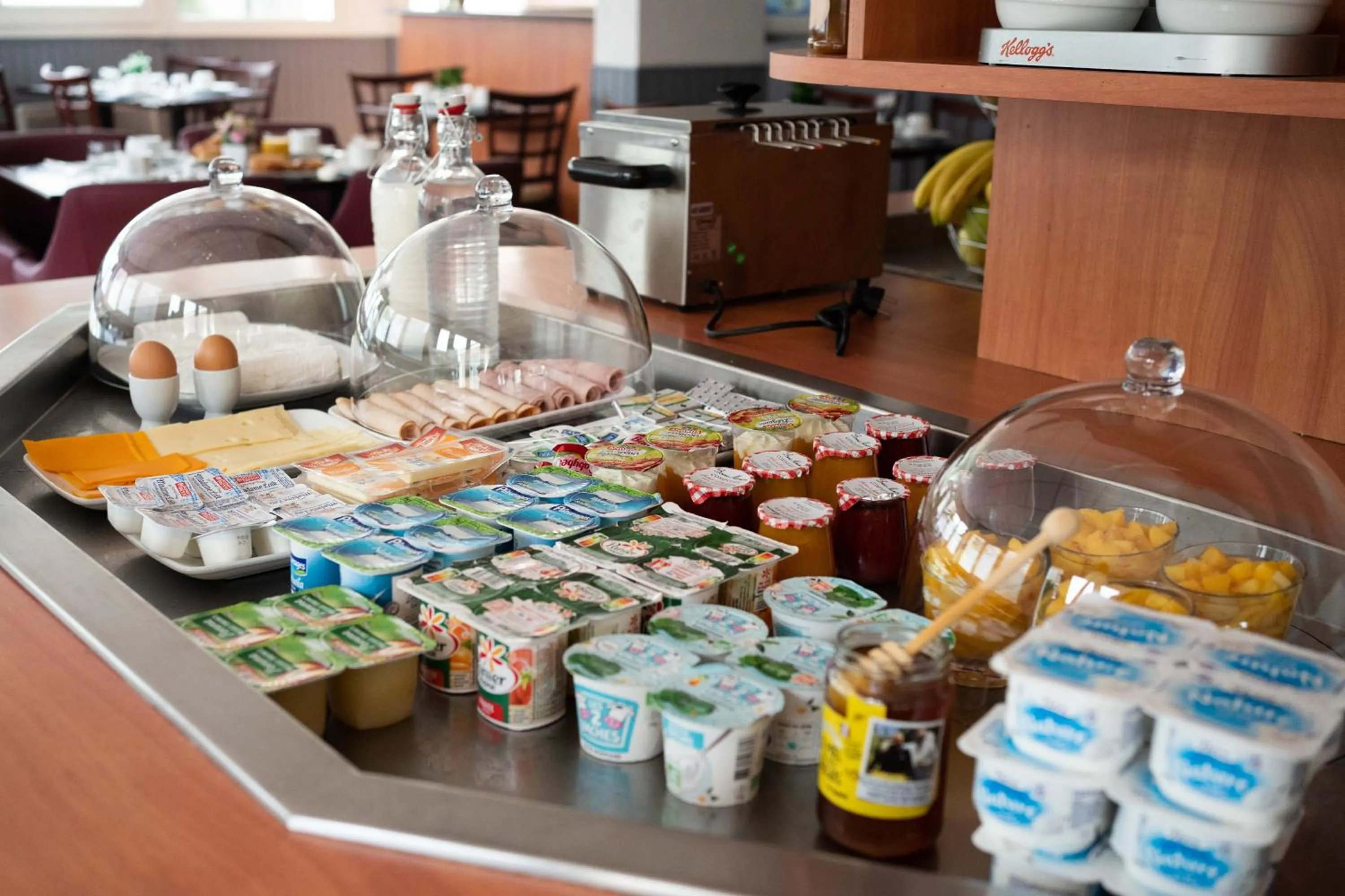 Food and drinks in HOTEL l'EAUBONNE