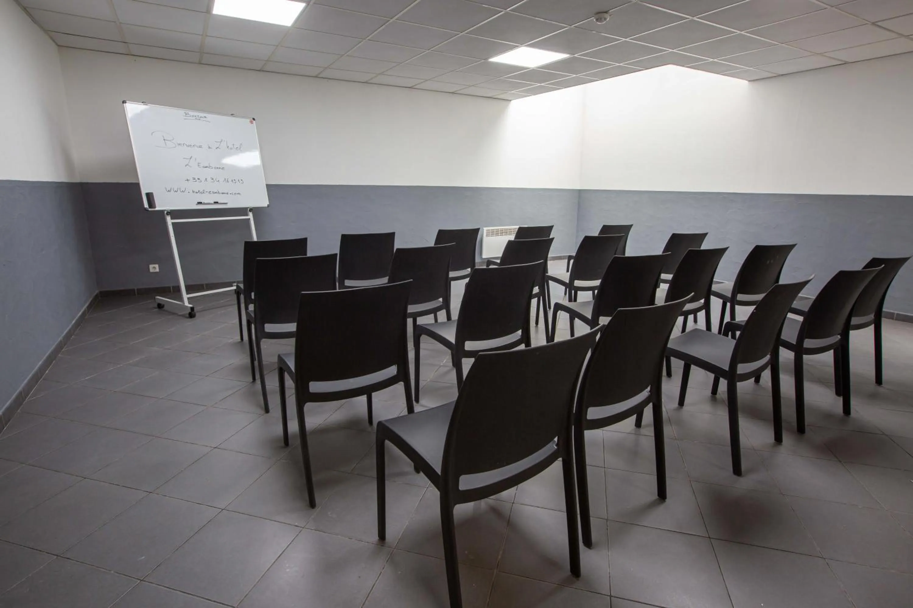 Meeting/conference room in HOTEL l'EAUBONNE