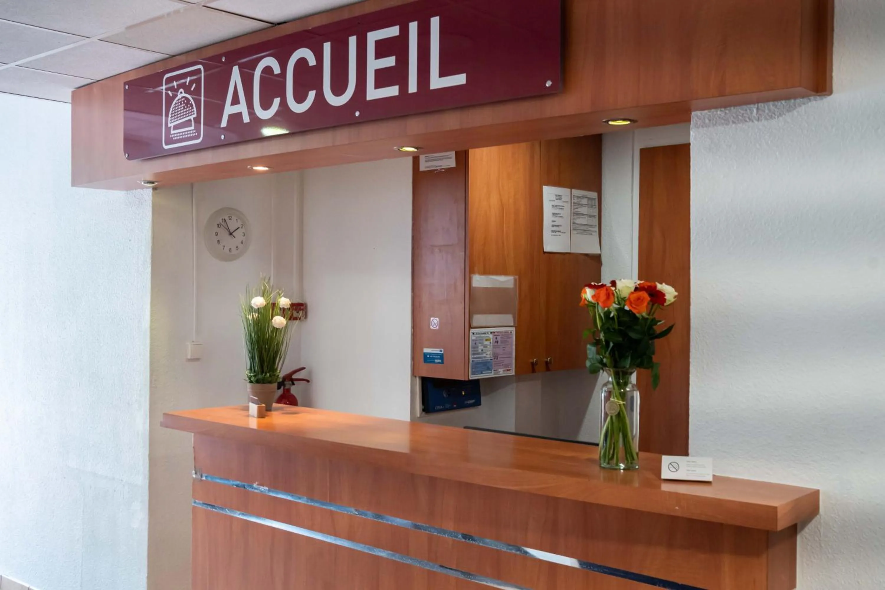 Lobby or reception in HOTEL l'EAUBONNE