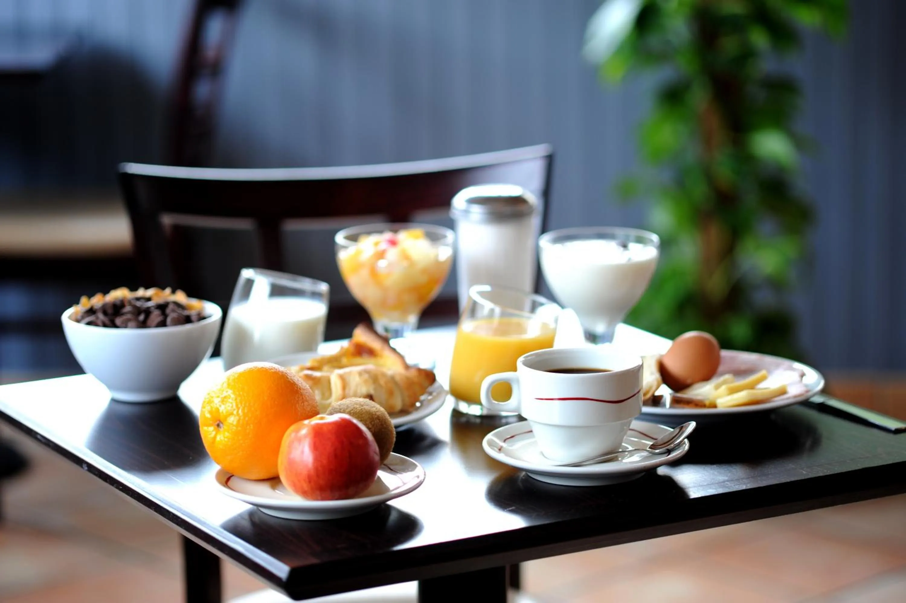 Food and drinks in HOTEL l'EAUBONNE