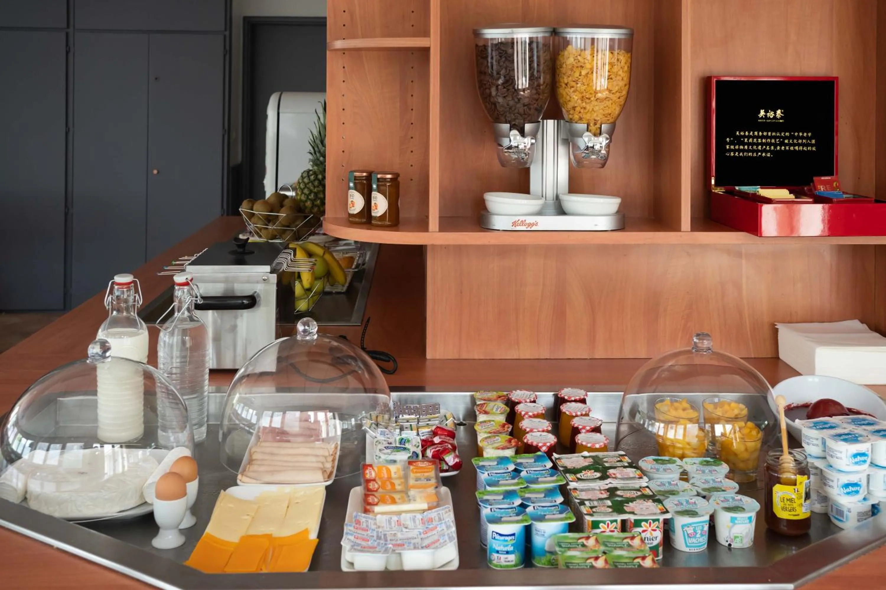 Buffet breakfast in HOTEL l'EAUBONNE