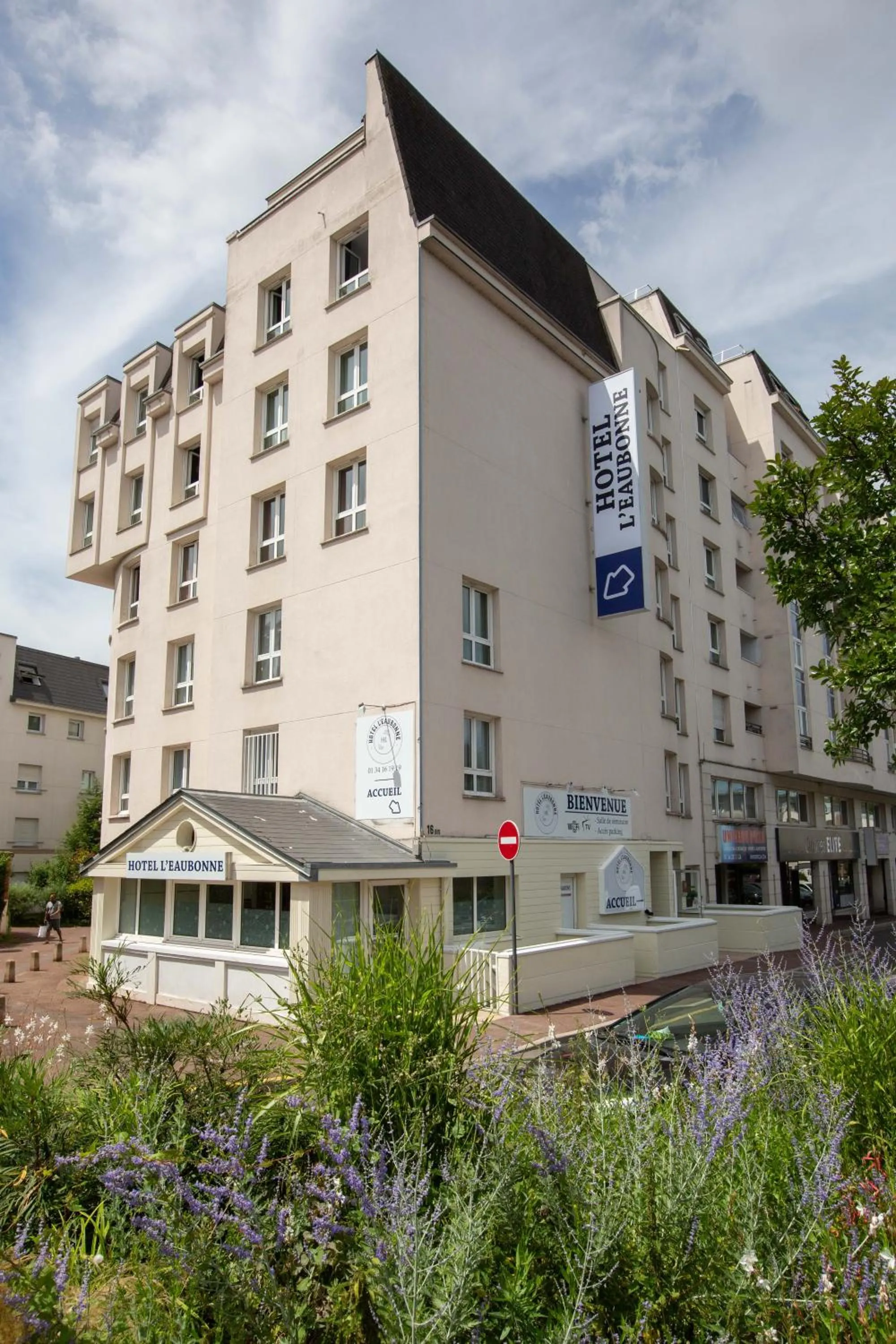 Property building in HOTEL l'EAUBONNE