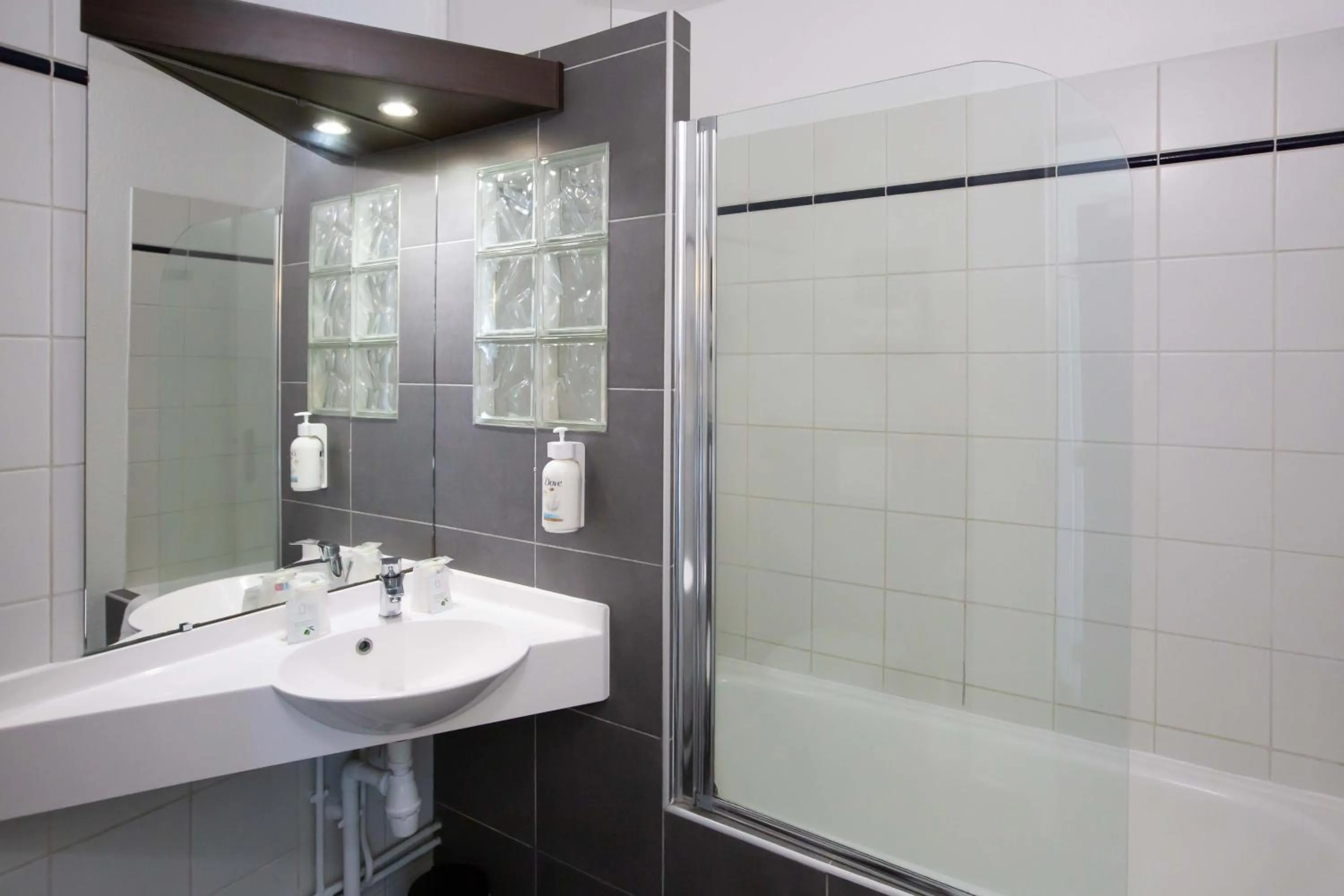 Bathroom in HOTEL l'EAUBONNE