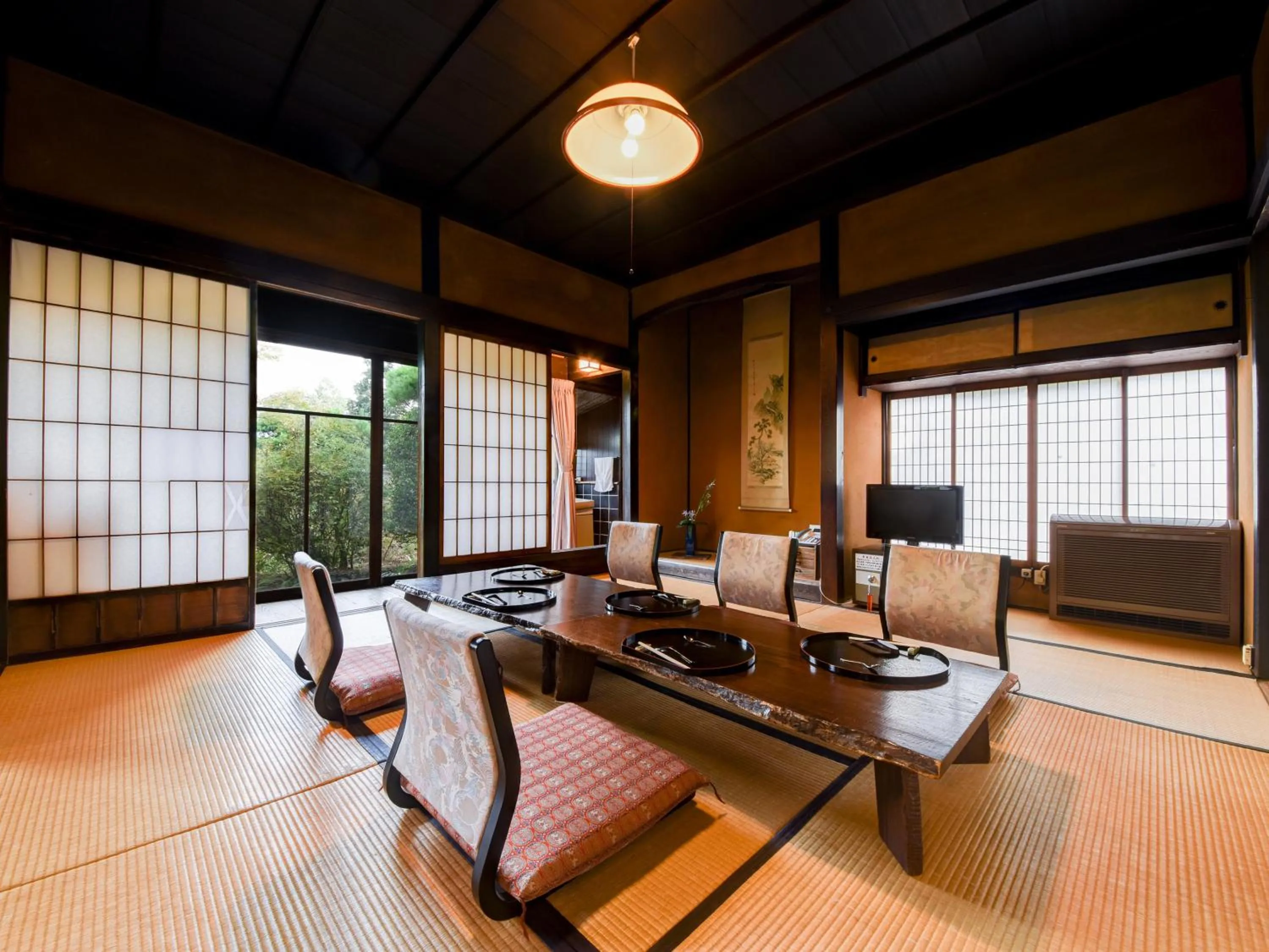 Photo of the whole room in Nagataki