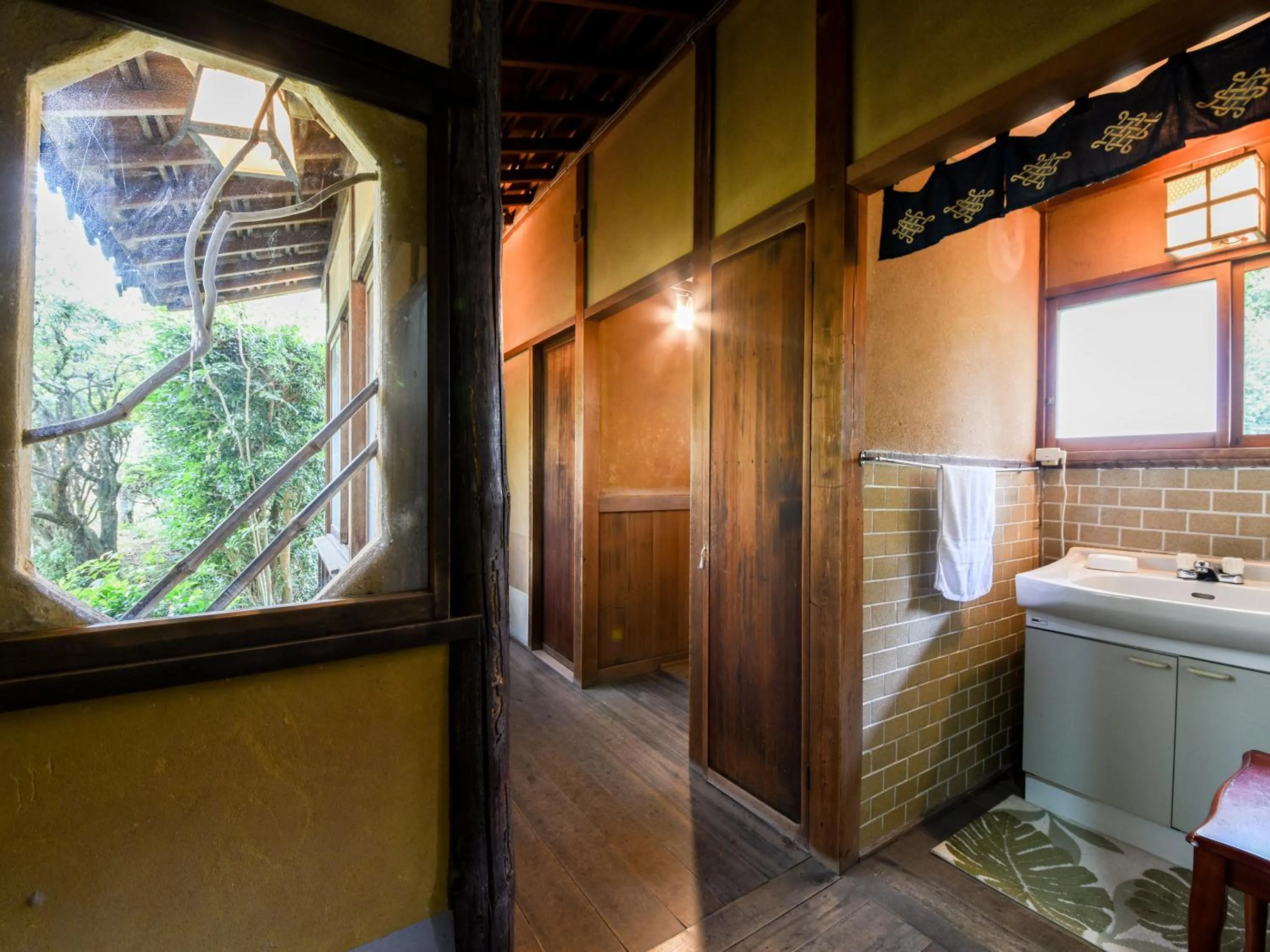 Photo of the whole room in Nagataki