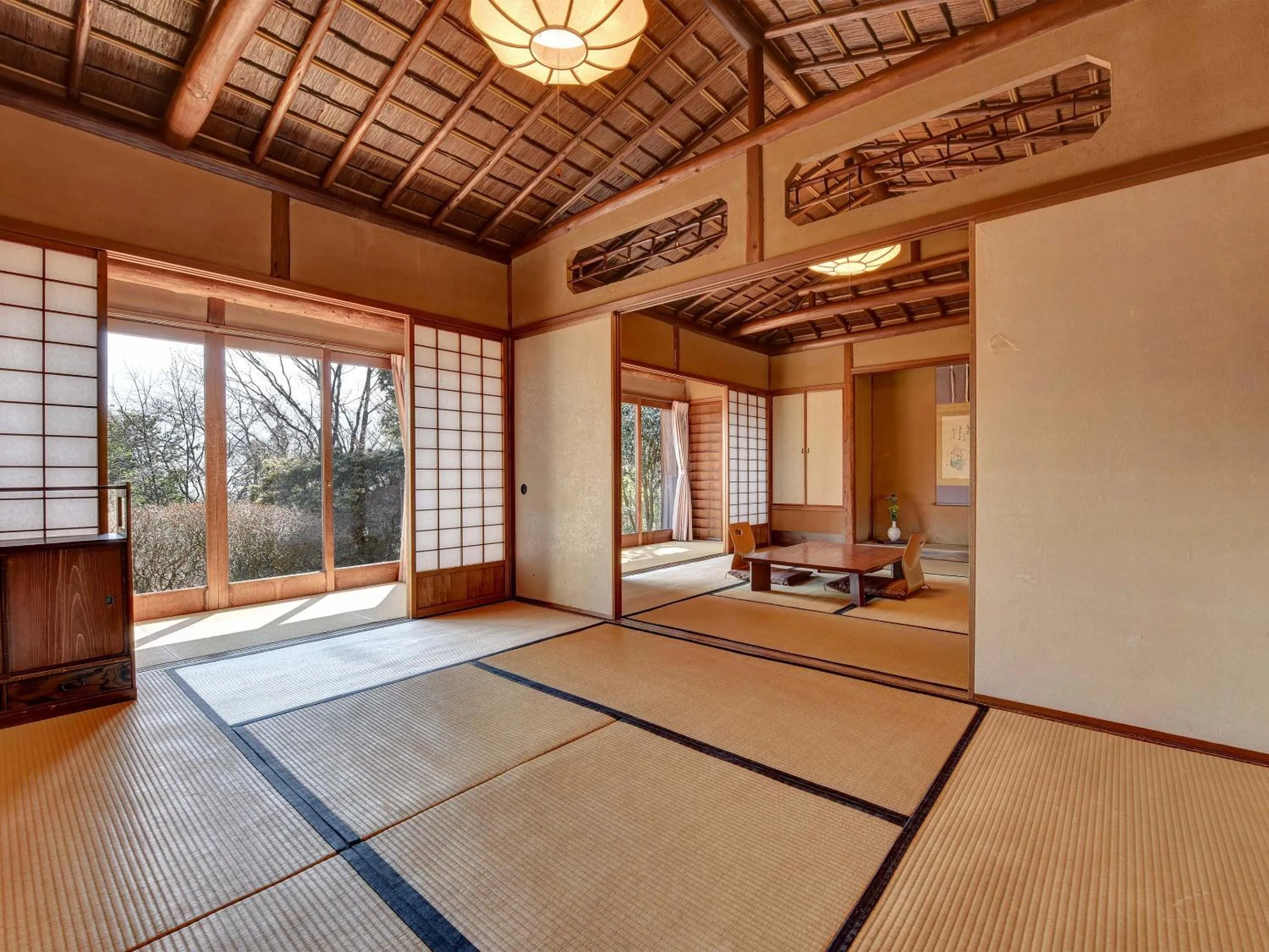 Photo of the whole room in Nagataki