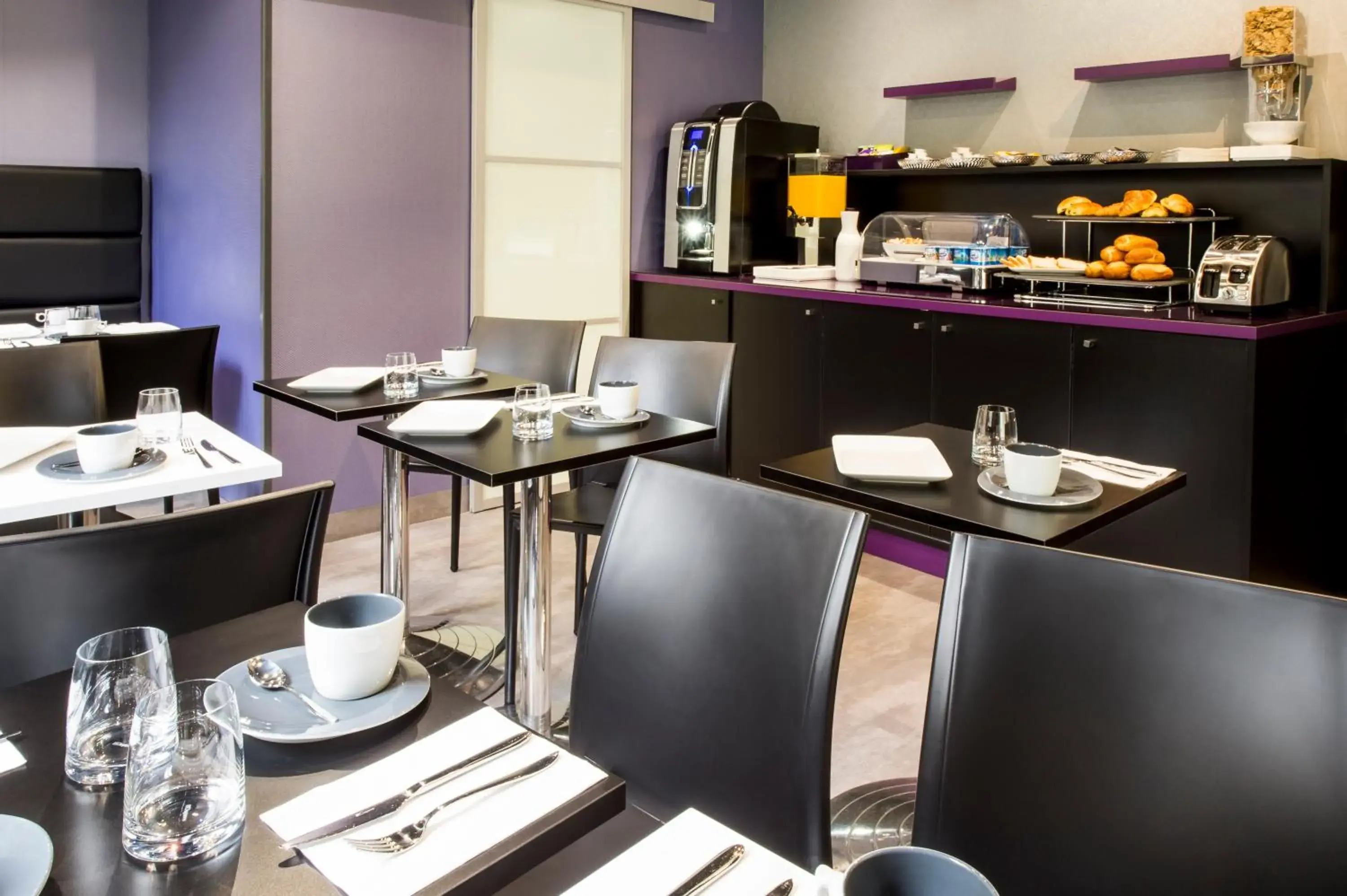 Restaurant/places to eat in Hotel des Savoies Lyon Perrache Restaurant/places to eat in Hotel des Savoies Lyon Perrache