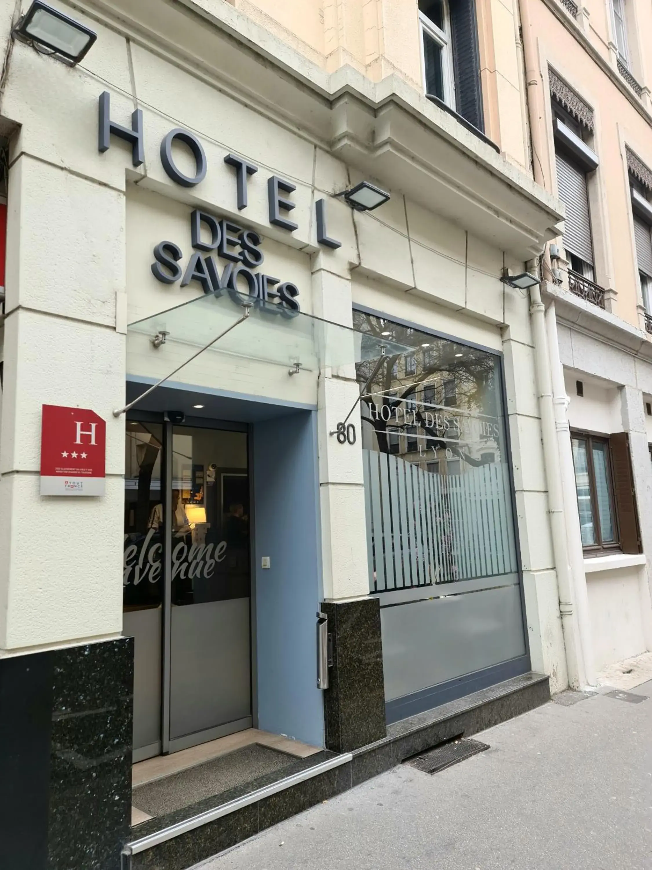 Property building in Hotel des Savoies Lyon Perrache Property building in Hotel des Savoies Lyon Perrache