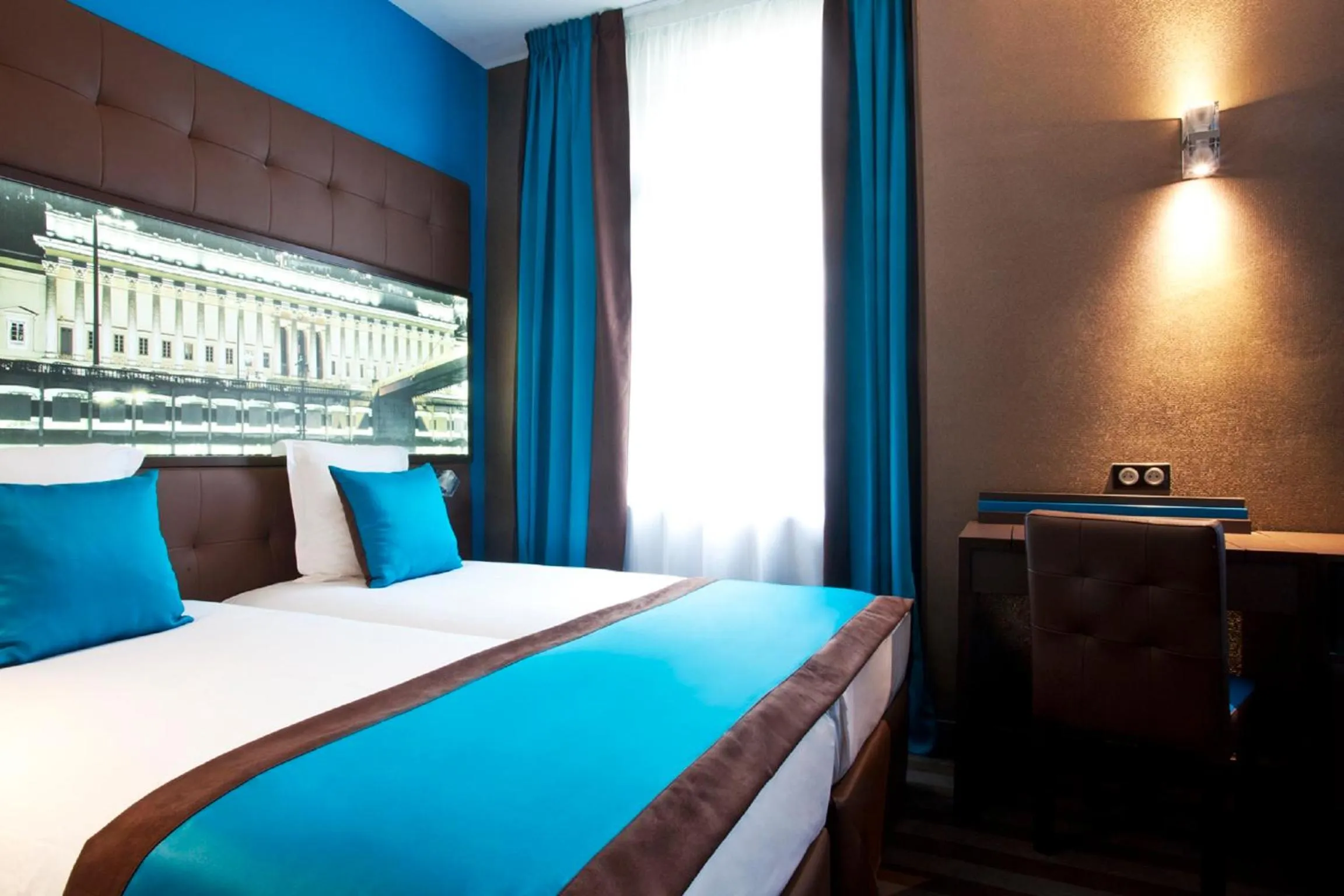 Bedroom, Bed in Hotel des Savoies Lyon Perrache