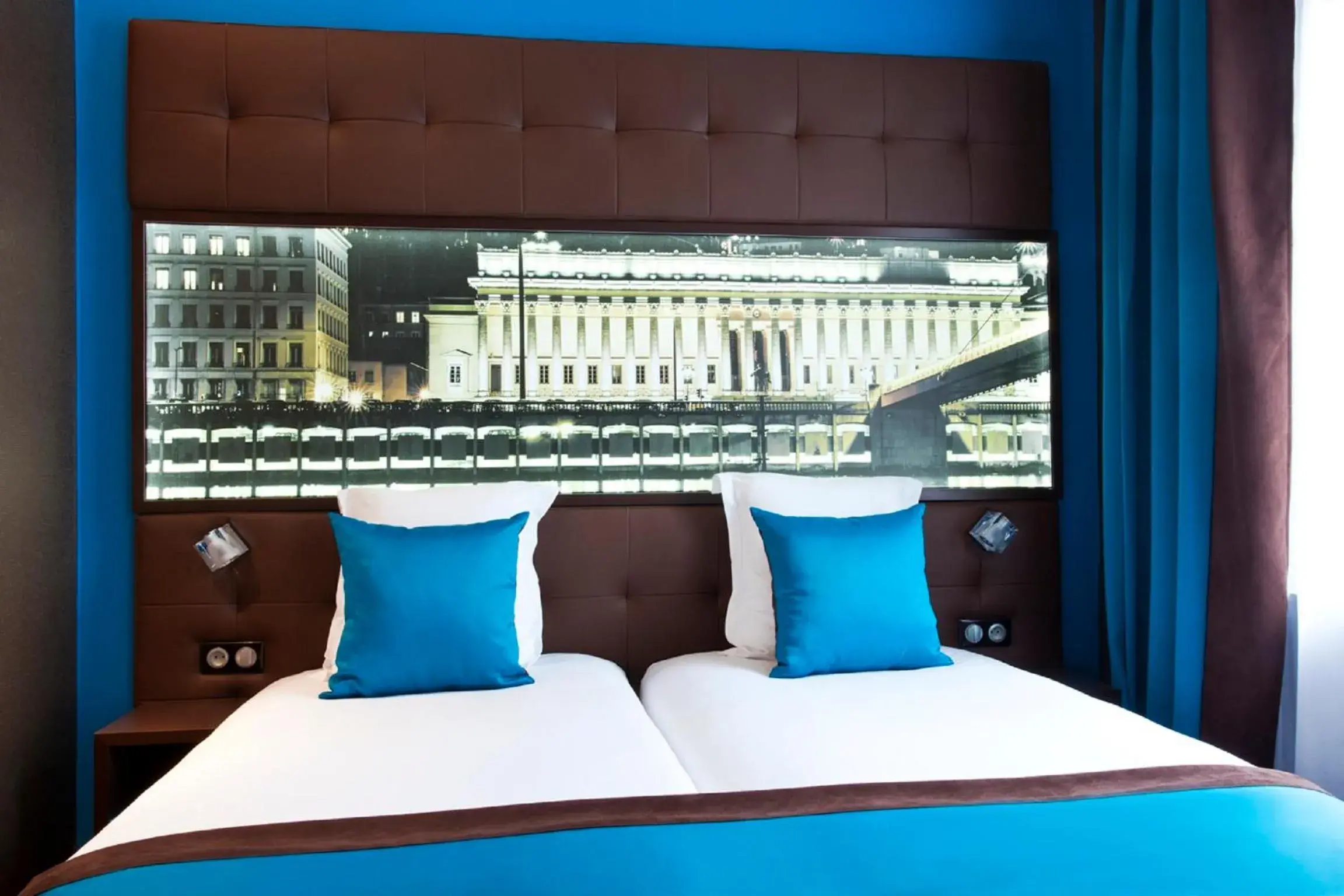 Bed in Hotel des Savoies Lyon Perrache Bed in Hotel des Savoies Lyon Perrache