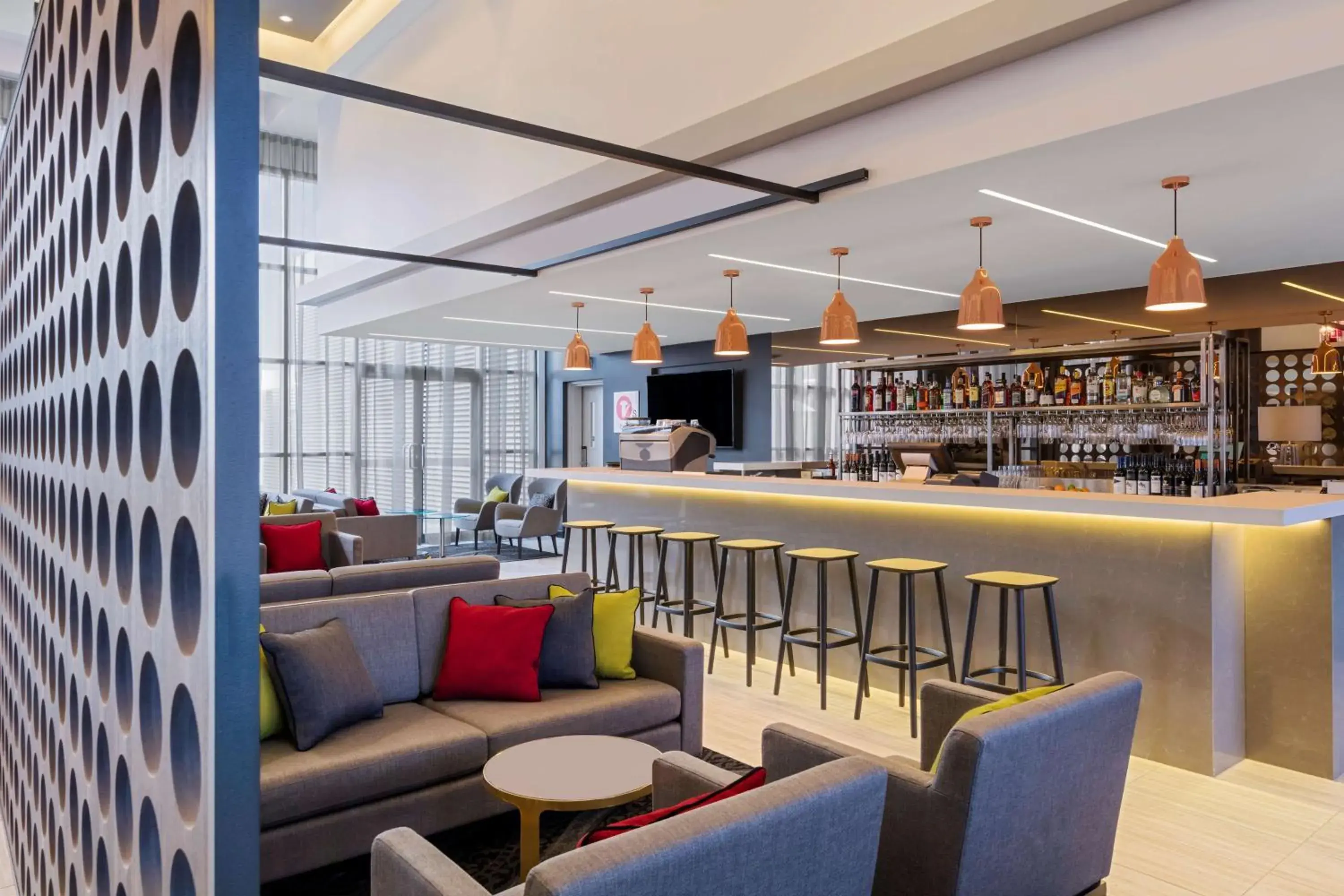 Lounge or bar in Travelodge Hotel Sydney Airport Lounge or bar in Travelodge Hotel Sydney Airport