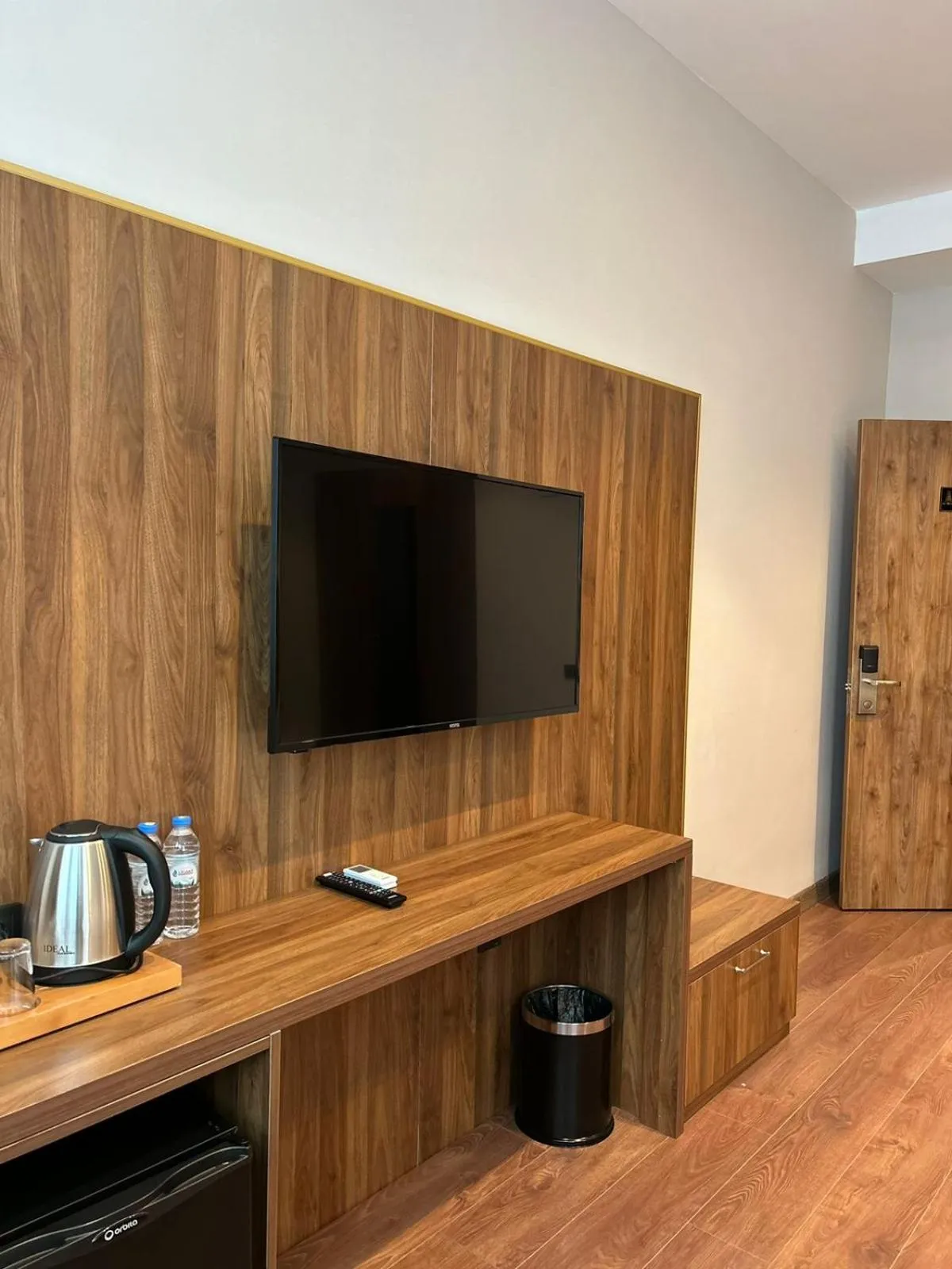 TV and multimedia in Sky Tower King Hotel