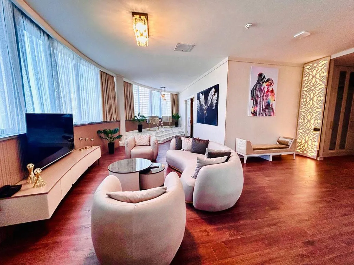 Living room in Sky Tower King Hotel