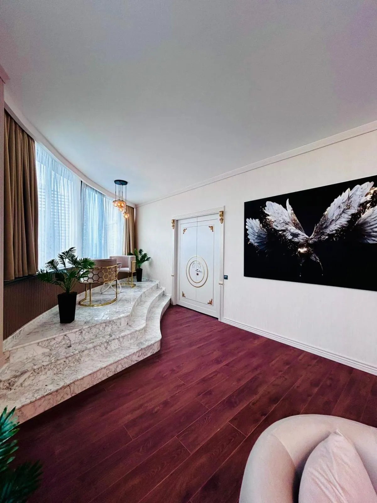 Living room, Bed in Sky Tower King Hotel