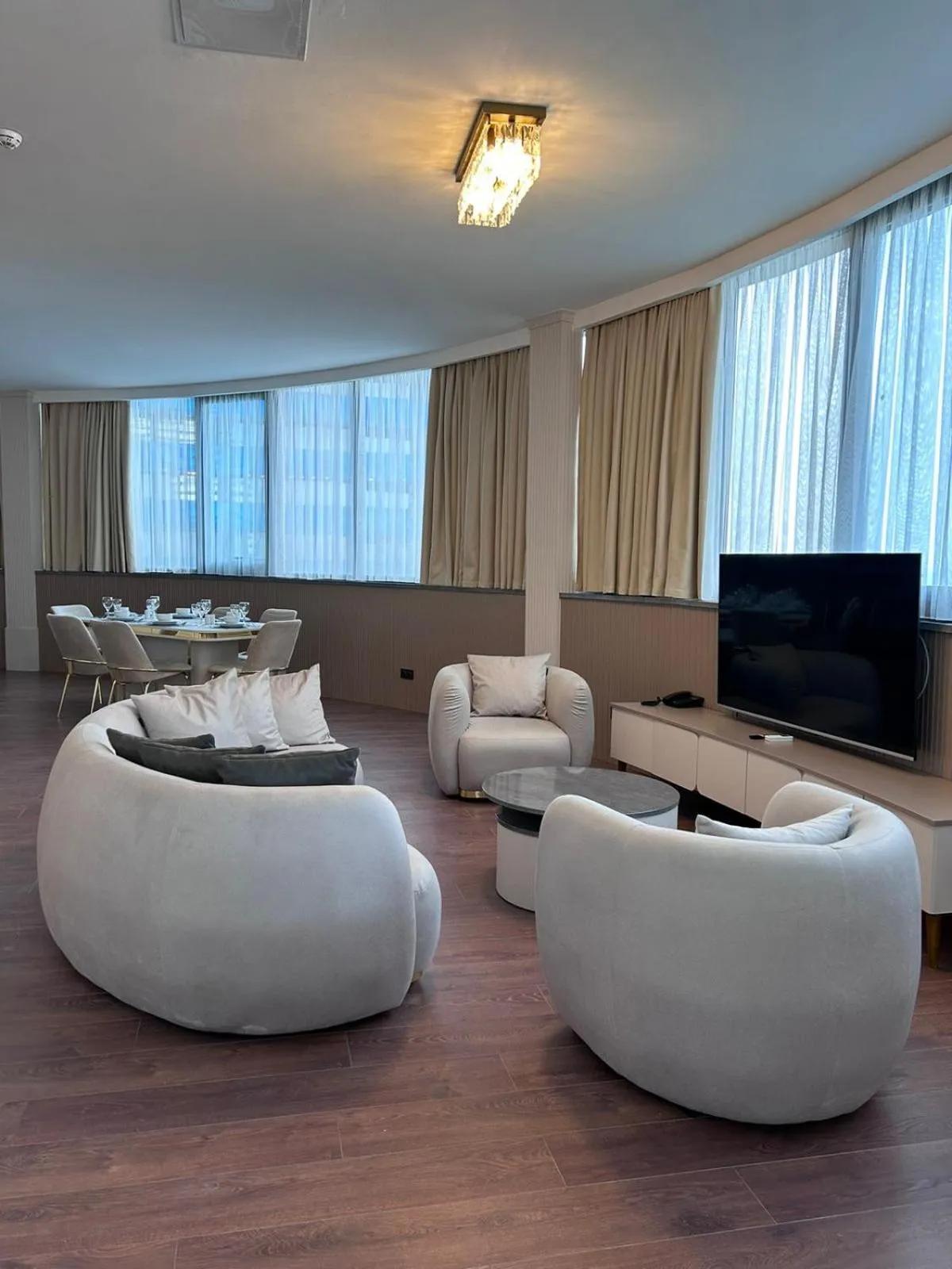 TV and multimedia in Sky Tower King Hotel