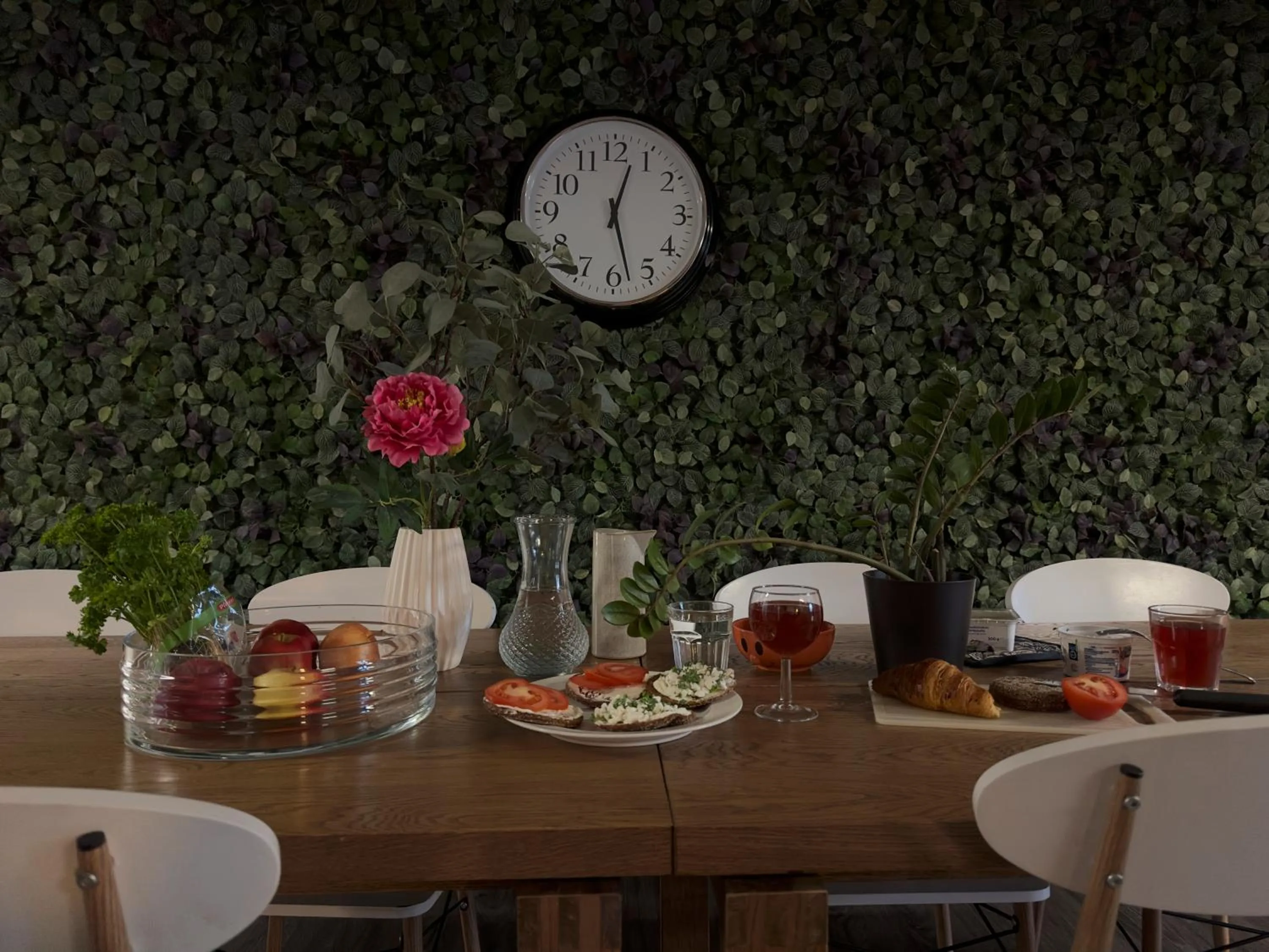 Food and drinks in The Rooms Airport - 20Rooms