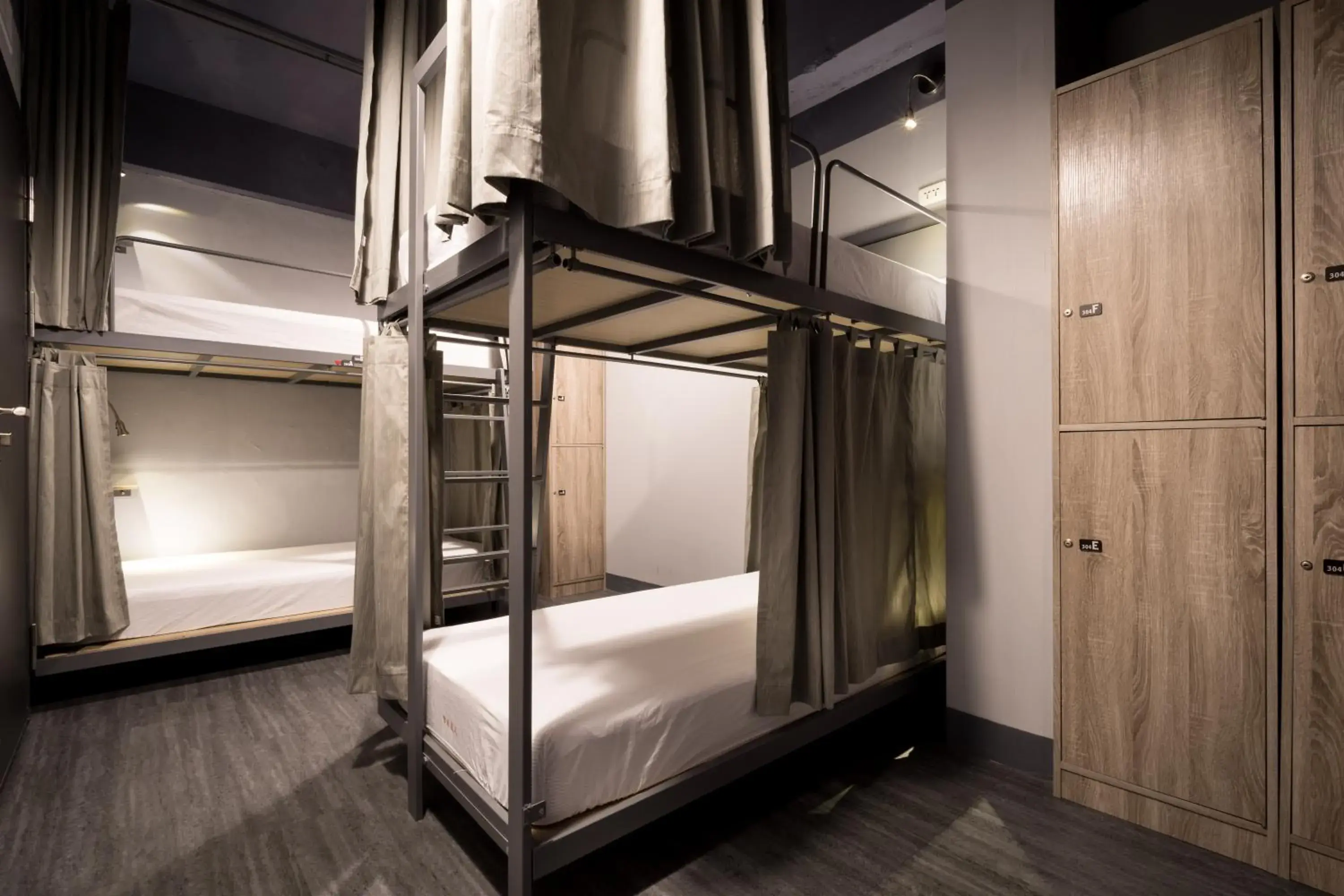 bunk bed in Taipei Travelers International Hostel