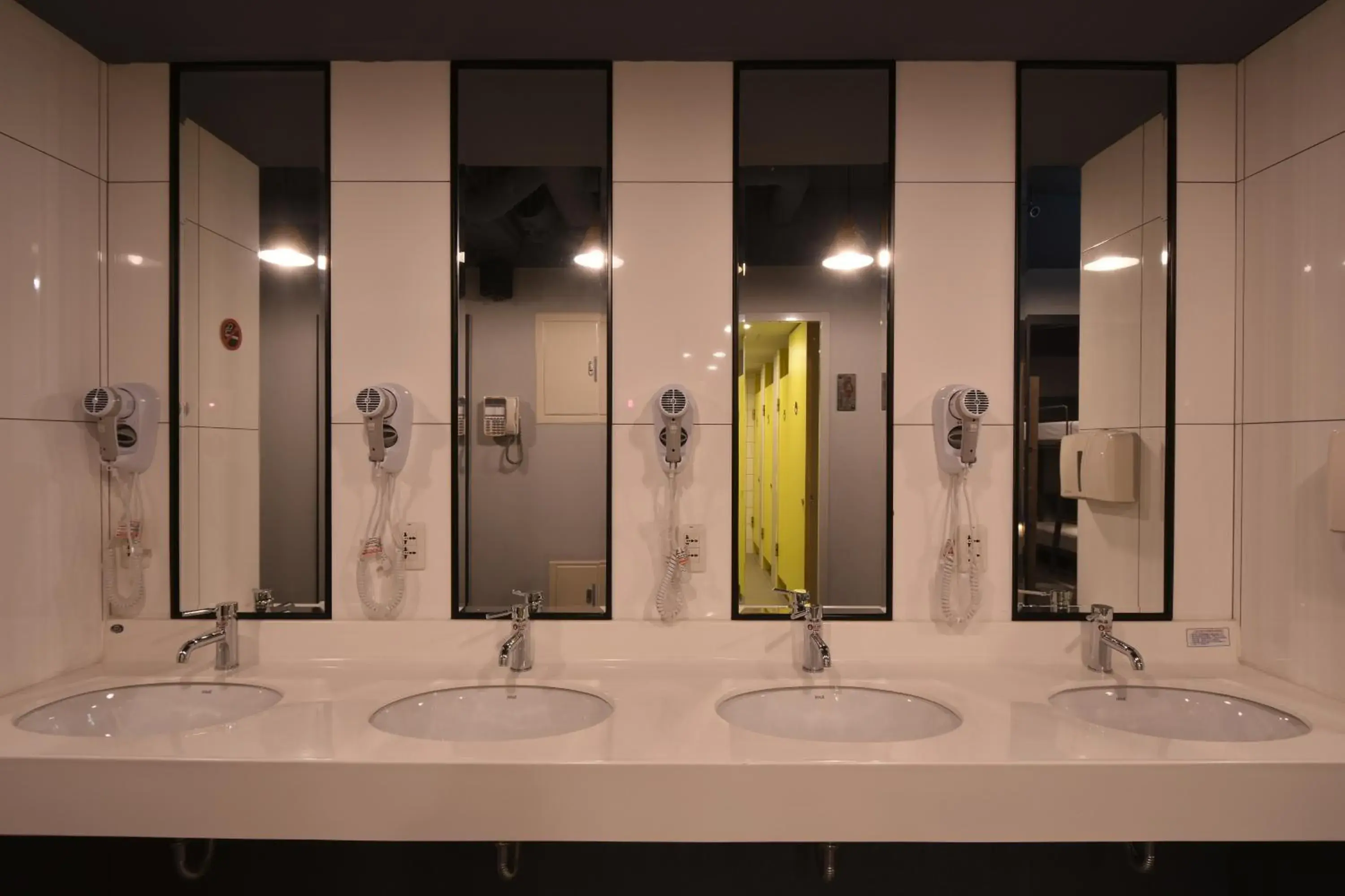 Bathroom in Taipei Travelers International Hostel