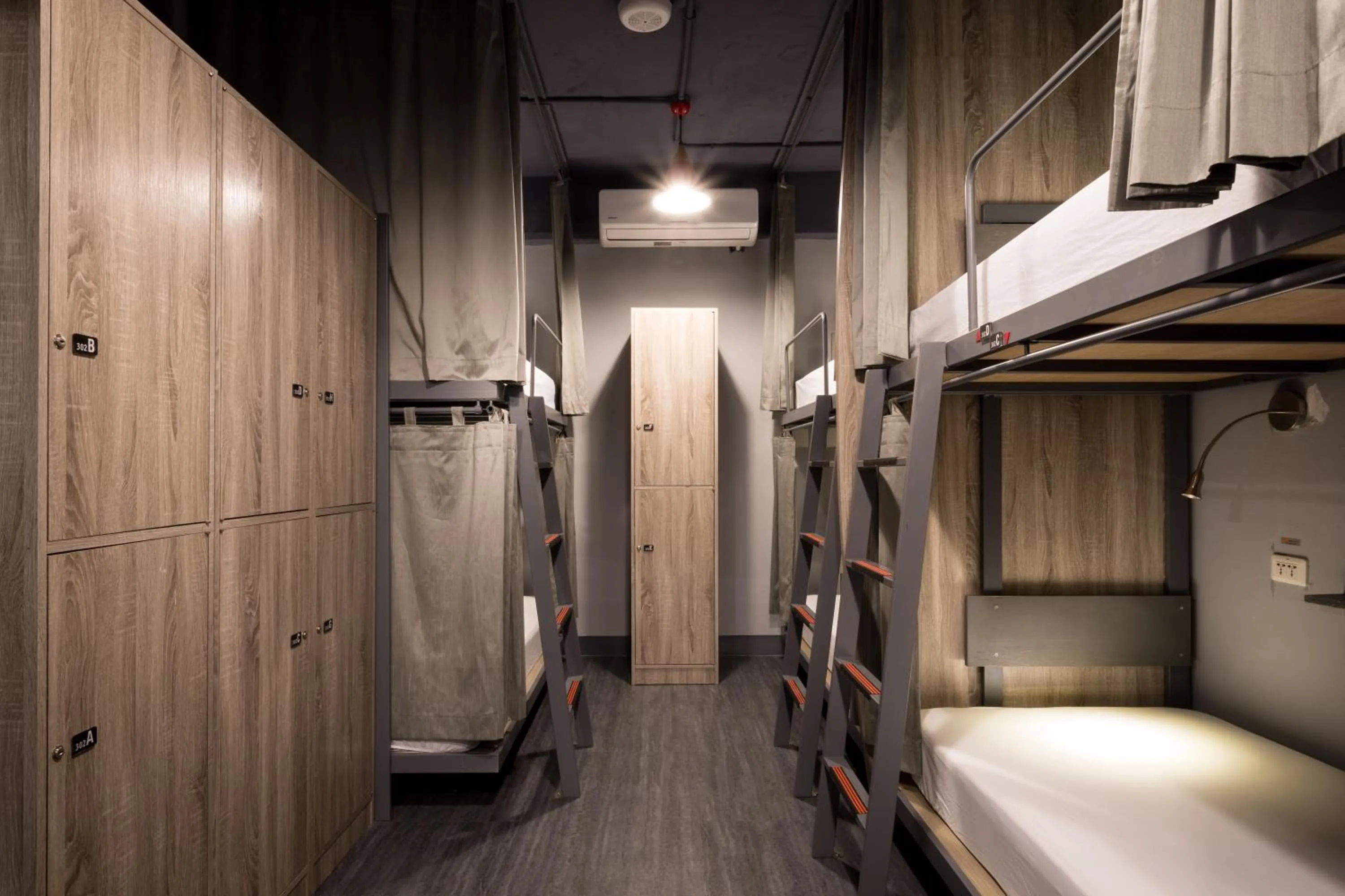 bunk bed in Taipei Travelers International Hostel