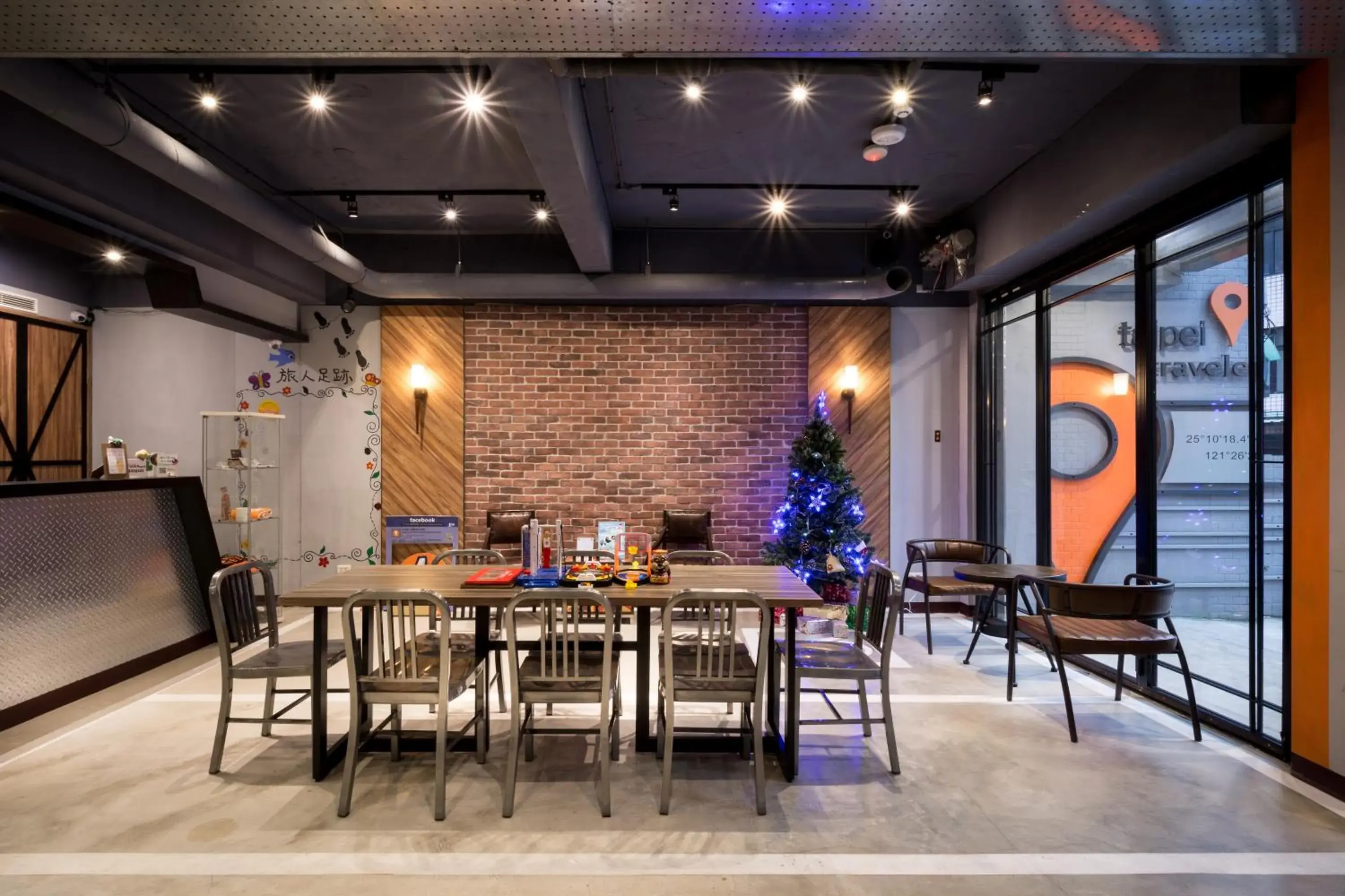 Seating area, Restaurant/Places to Eat in Taipei Travelers International Hostel