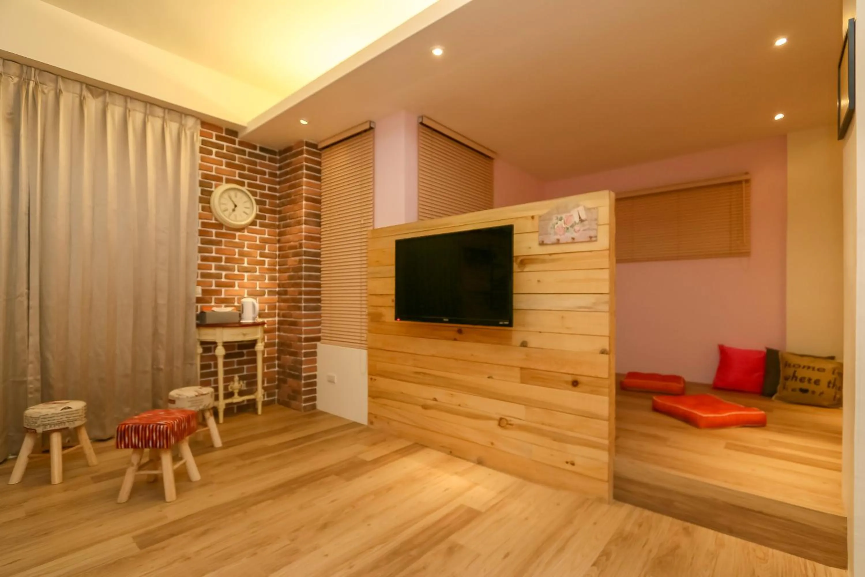 Decorative detail in Spring Tree