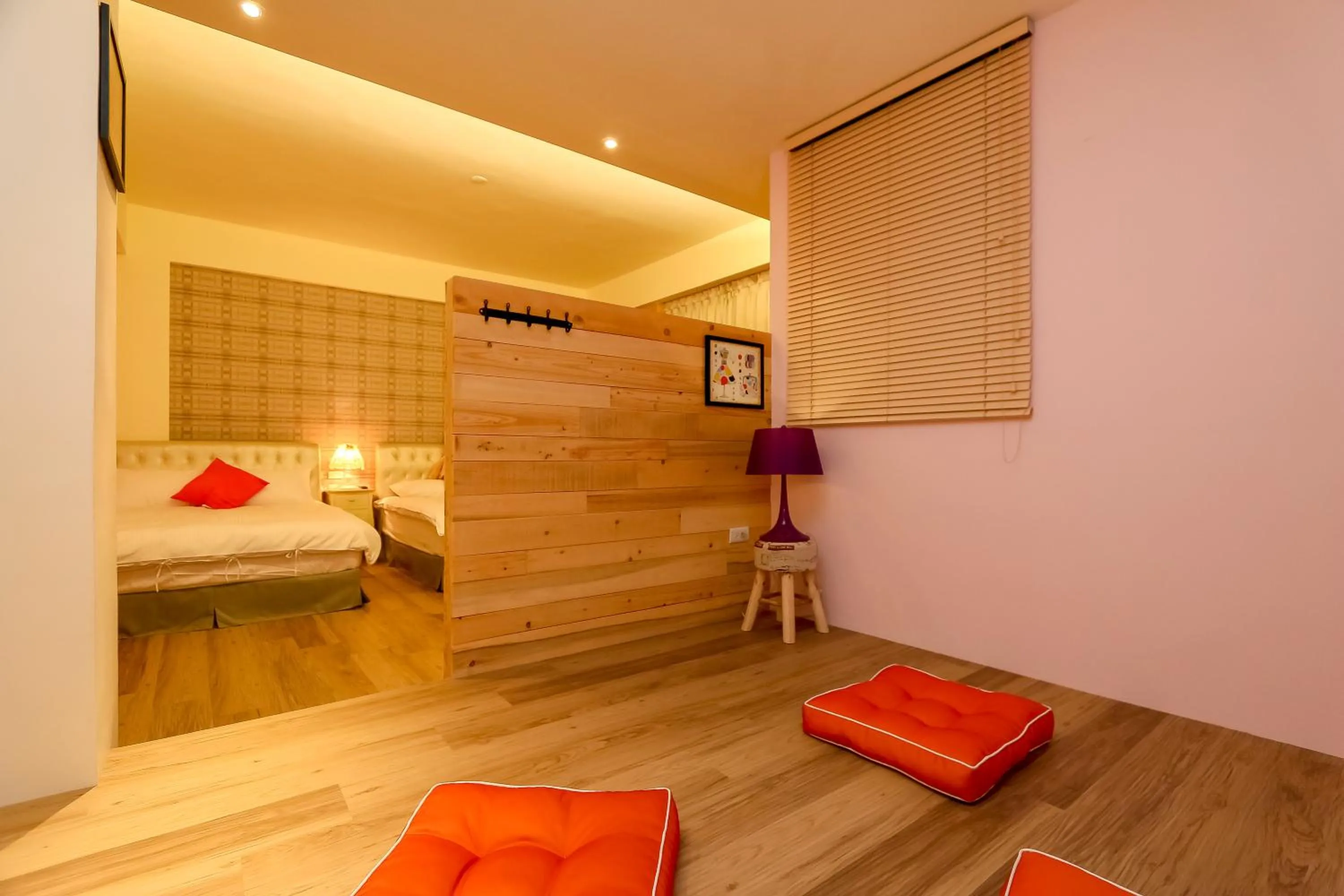 Photo of the whole room, Bed in Spring Tree